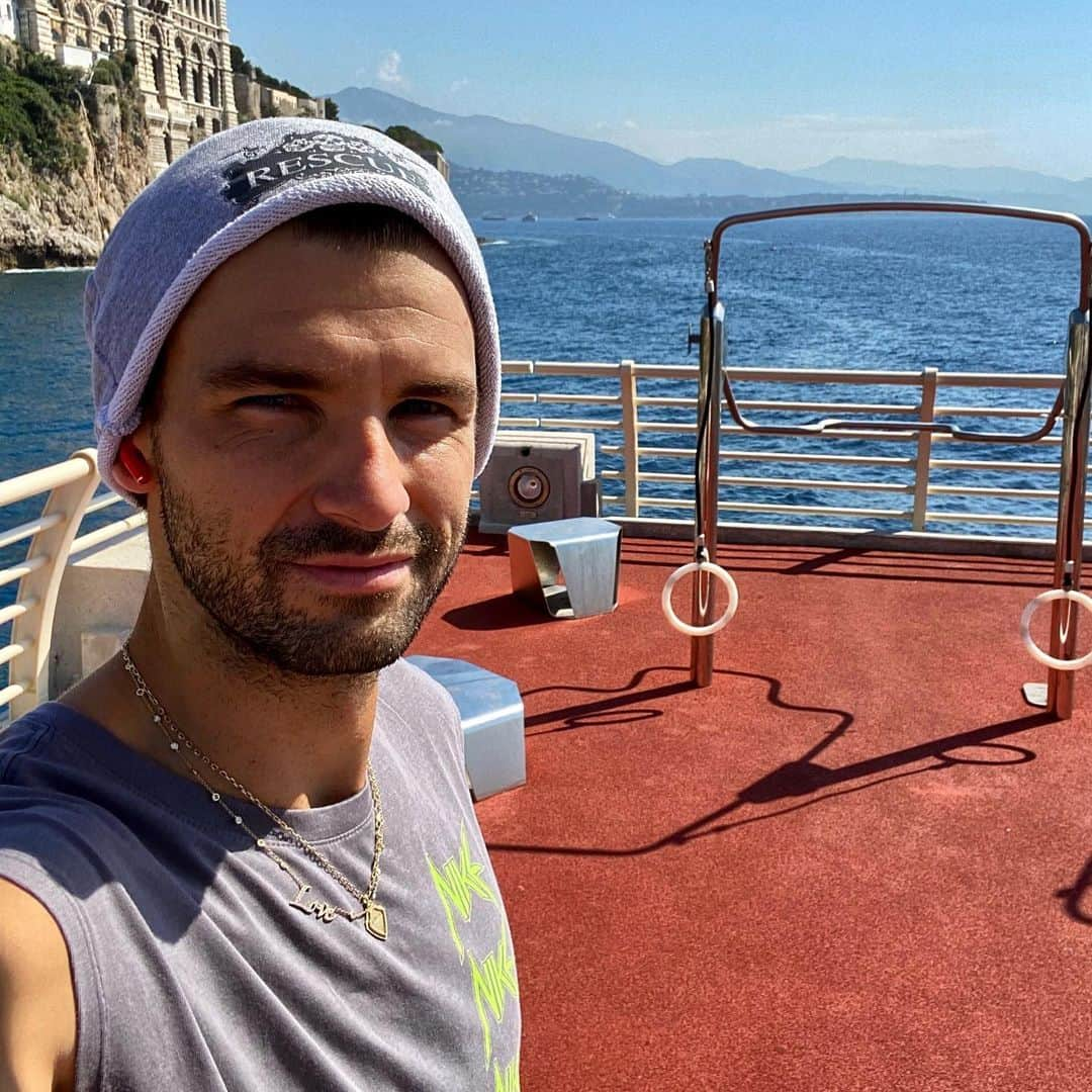 グリゴール・ディミトロフのインスタグラム：「I just got great news from the doctor in Monaco that I am confirmed Covid-19 negative. Thank you for all the support these past weeks during my quarantine. I look forward to getting back to training shortly in order to be ready for the US hardcourt swing.」