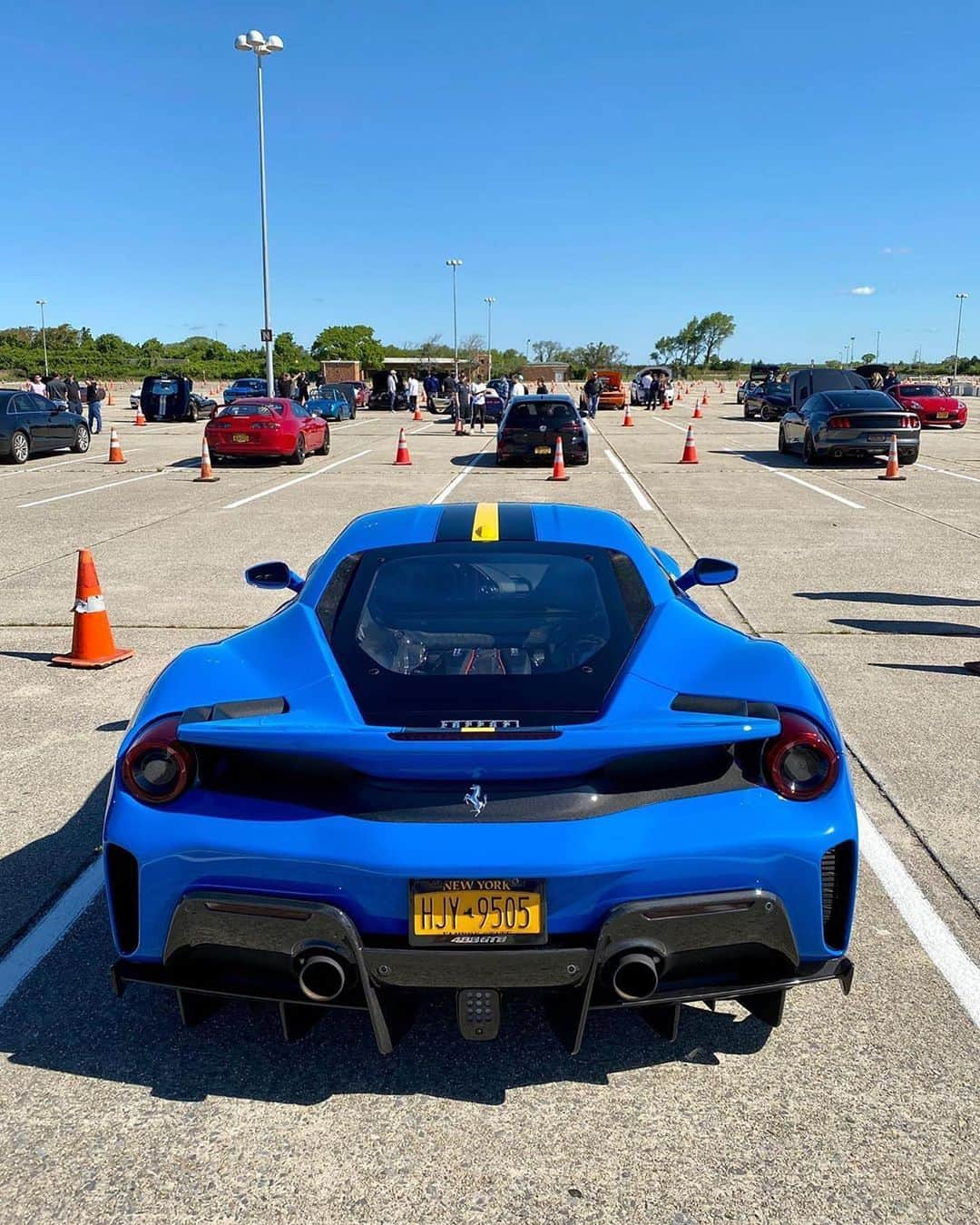 CarsWithoutLimitsさんのインスタグラム写真 - (CarsWithoutLimitsInstagram)「Azzuro Dino #488Pista Owner @metricrh84  Photos @heathertnicole  #carswithoutlimits #ferrari」7月14日 2時40分 - carswithoutlimits