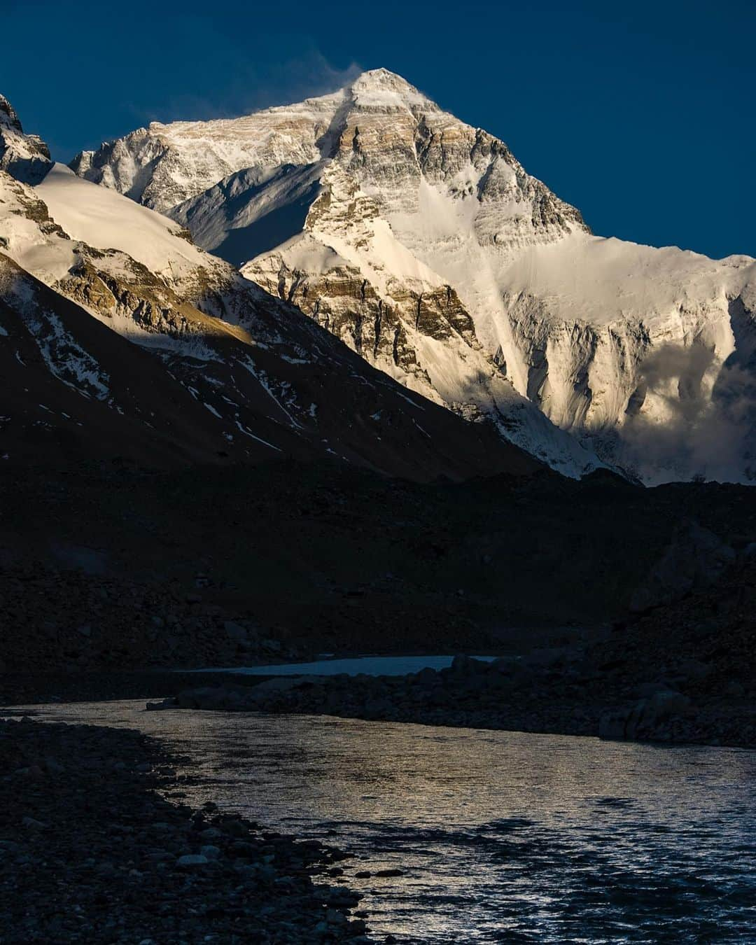 ジミー・チンさんのインスタグラム写真 - (ジミー・チンInstagram)「Chomolungma // Everest North Face 9000ft of fear and inspiration.」7月14日 2時40分 - jimmychin