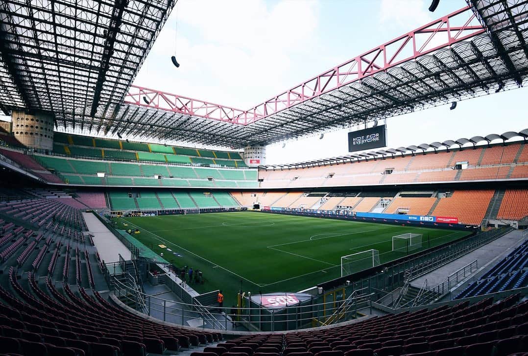 インテルナツィオナーレ・ミラノさんのインスタグラム写真 - (インテルナツィオナーレ・ミラノInstagram)「MONDAY NIGHT AT SAN SIRO 🏟📸 #InterTorino tonight, where will you be following the match from? #Inter #ForzaInter #SerieA #Football」7月14日 2時56分 - inter