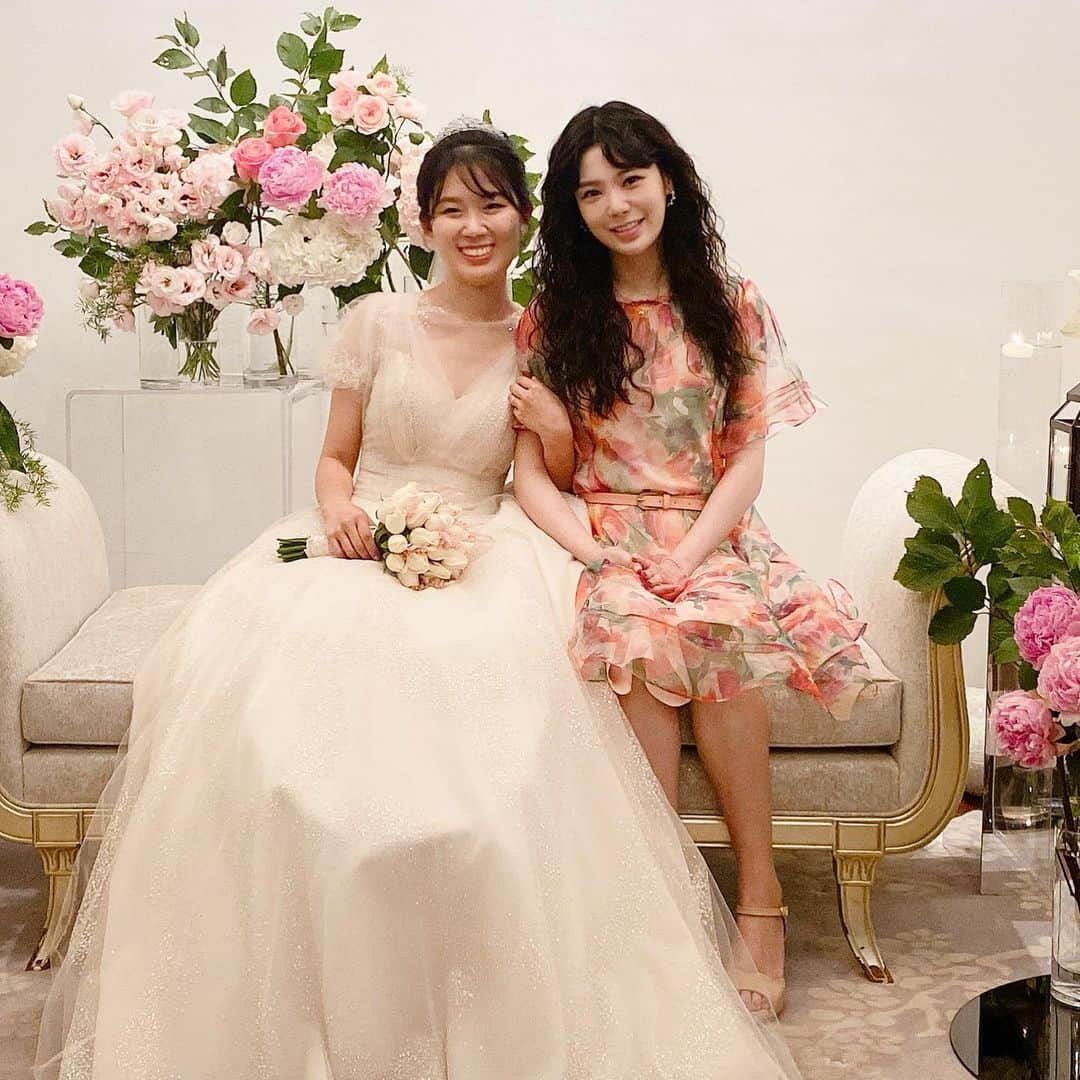 リジ さんのインスタグラム写真 - (リジ Instagram)「다시한번 결혼축하드려요 함실장님💓 오래오래 행복하게 사셔요👏🏻👏🏻👏🏻🙏🏻」7月14日 3時46分 - luvlyzzy