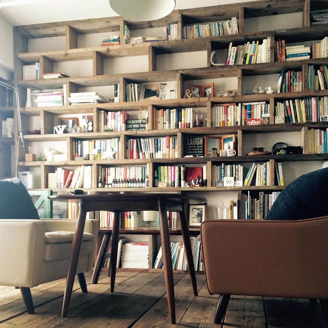 toolbox(ツールボックス)さんのインスタグラム写真 - (toolbox(ツールボックス)Instagram)「壁一面に、足場板で作られ ...