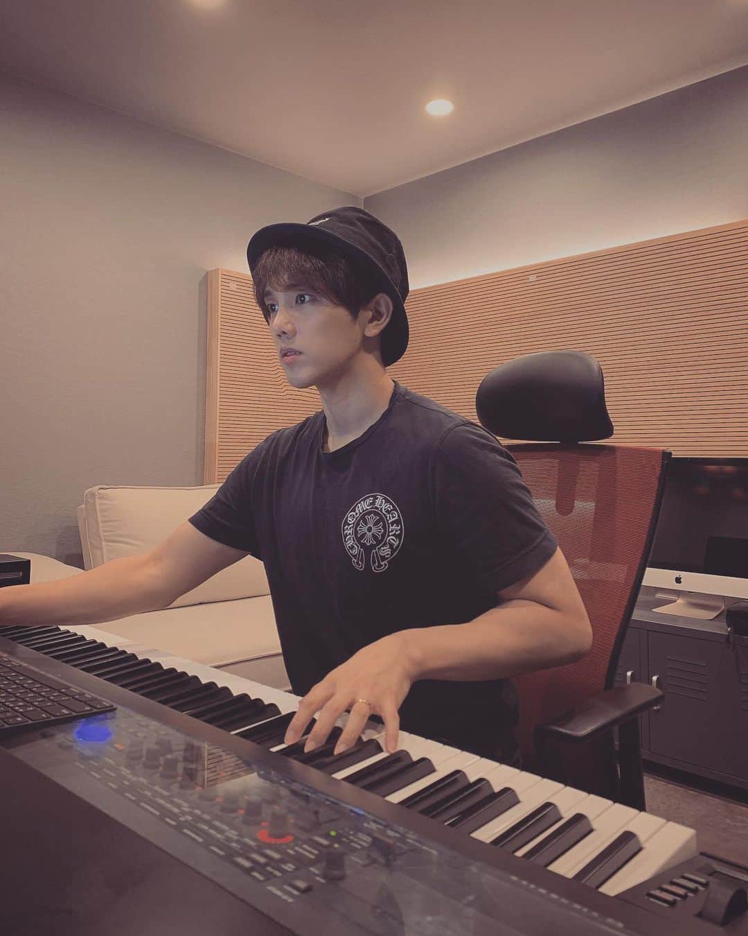 ジョンギュンのインスタグラム：「#work #arrange」