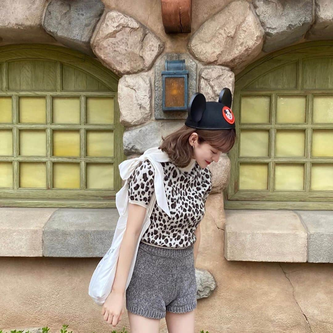 YUYUさんのインスタグラム写真 - (YUYUInstagram)「Disneyland〰️💋 . tops : @charles_chaton  pants : @bibiy_official 7月中旬発売 bag : @bibiy_official 7/15 in🤍 shoes : @converse  . #Bibiy. #Bibiy_GIRL #Disney #Disneyland」7月13日 19時16分 - yuyukmt