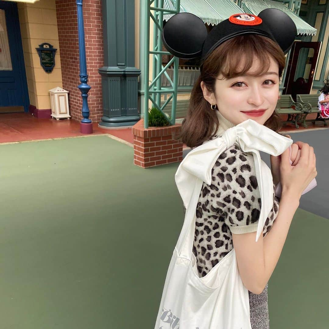 YUYUさんのインスタグラム写真 - (YUYUInstagram)「Disneyland〰️💋 . tops : @charles_chaton  pants : @bibiy_official 7月中旬発売 bag : @bibiy_official 7/15 in🤍 shoes : @converse  . #Bibiy. #Bibiy_GIRL #Disney #Disneyland」7月13日 19時16分 - yuyukmt