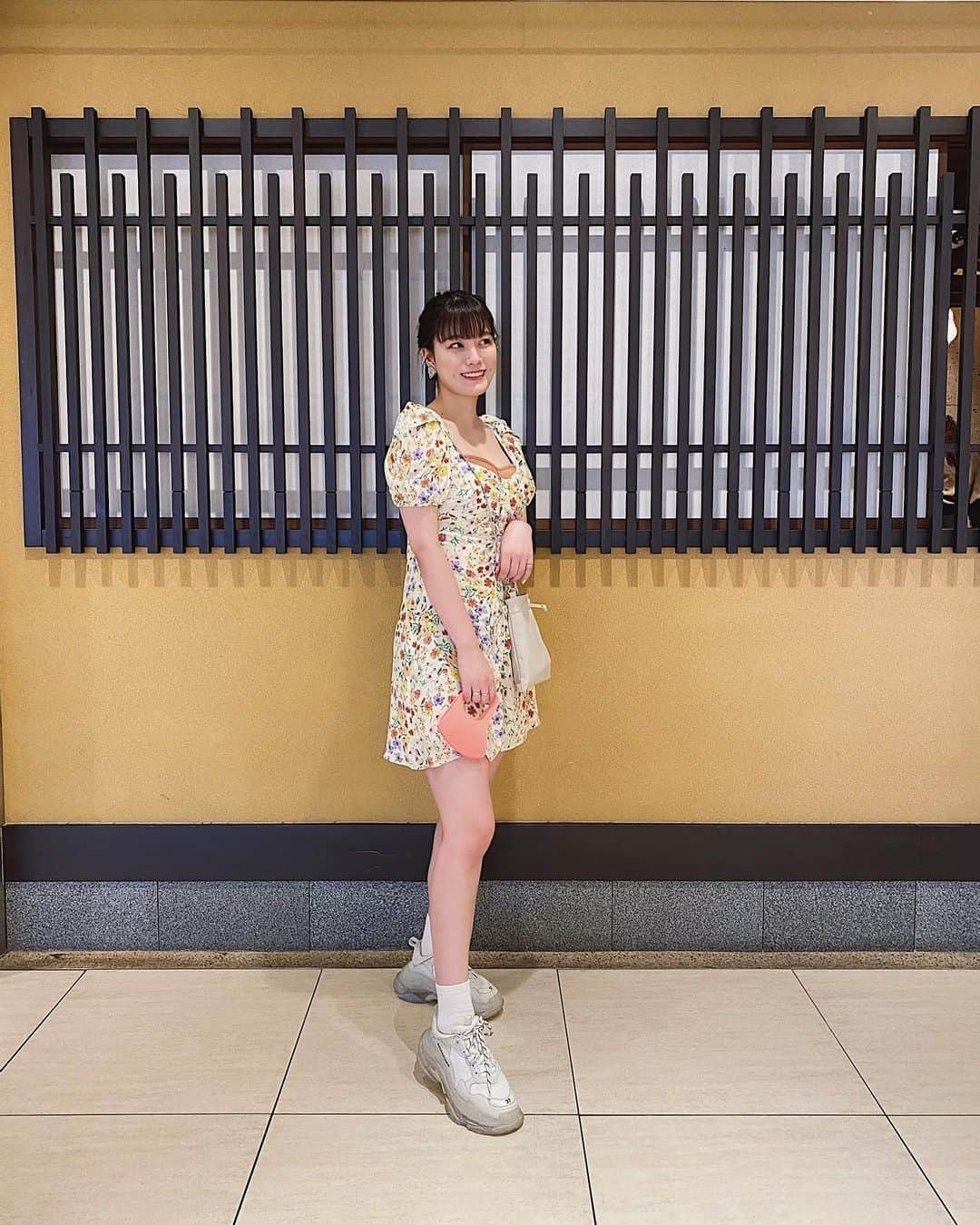 酒井萌衣さんのインスタグラム写真 - (酒井萌衣Instagram)「珍しく脚を出した私服さん。﻿ ワンピース可愛くてお気に入りです👗﻿ ﻿ #ootd #私服 #コーデ #ワンピース」7月13日 19時18分 - sakai__mei