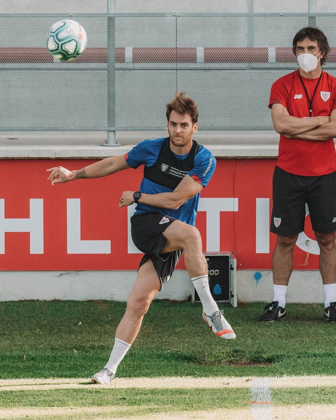 イバイ・ゴメスのインスタグラム：「Last week ⚽️ Dos partidos, un único objetivo 🎯  Aupa @athleticclub ! 💪🏼🔴⚪️」