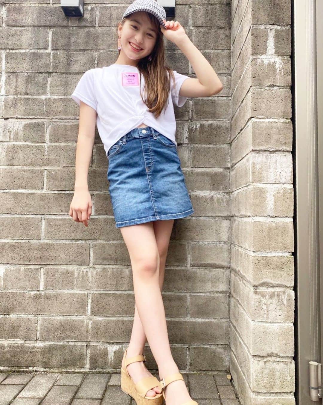 のインスタグラム：「今週も頑張ろう‼︎ Let’s do our best 💪  #サマーヘイズアイラ #アイラ#ファッション #シンプルコーデ #白t  #js6#小6 #model#モデル #tween#tweenmodel #girl #오오티디#패션#코디 #anap#anapgirl#ootd」