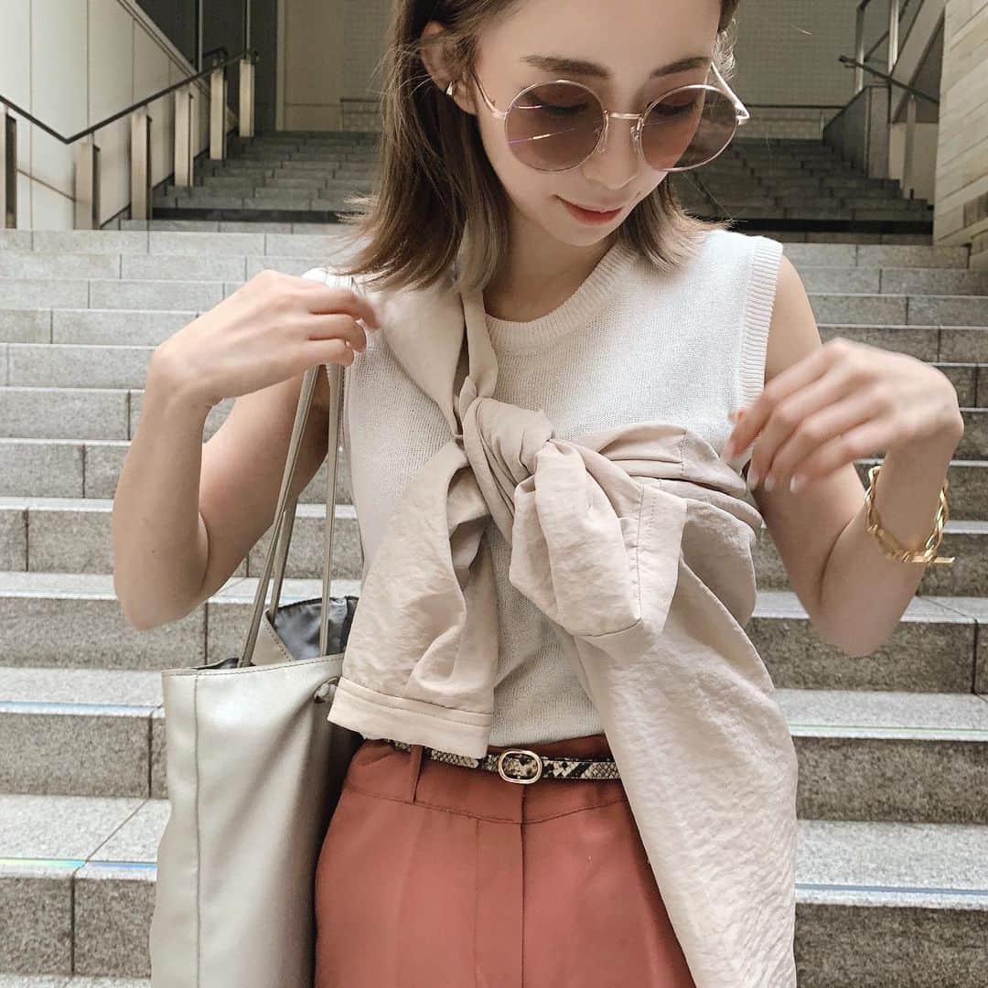 塩川裕美のインスタグラム：「. . 歩いてる時はサングラスしてない😌 マスクはしてる😌笑 . . . . #今日のコーデ #おちびコーデ #おちびの輪 #休日の過ごし方 #カラーパンツ #夏服 #ノースリーブ #アパレル　#福岡 #福岡サロモ #天神 #いいね　#洋服好きな人と繋がりたい #ファッション好きな人と繋がりたい #ootd #instafashion #instalike」