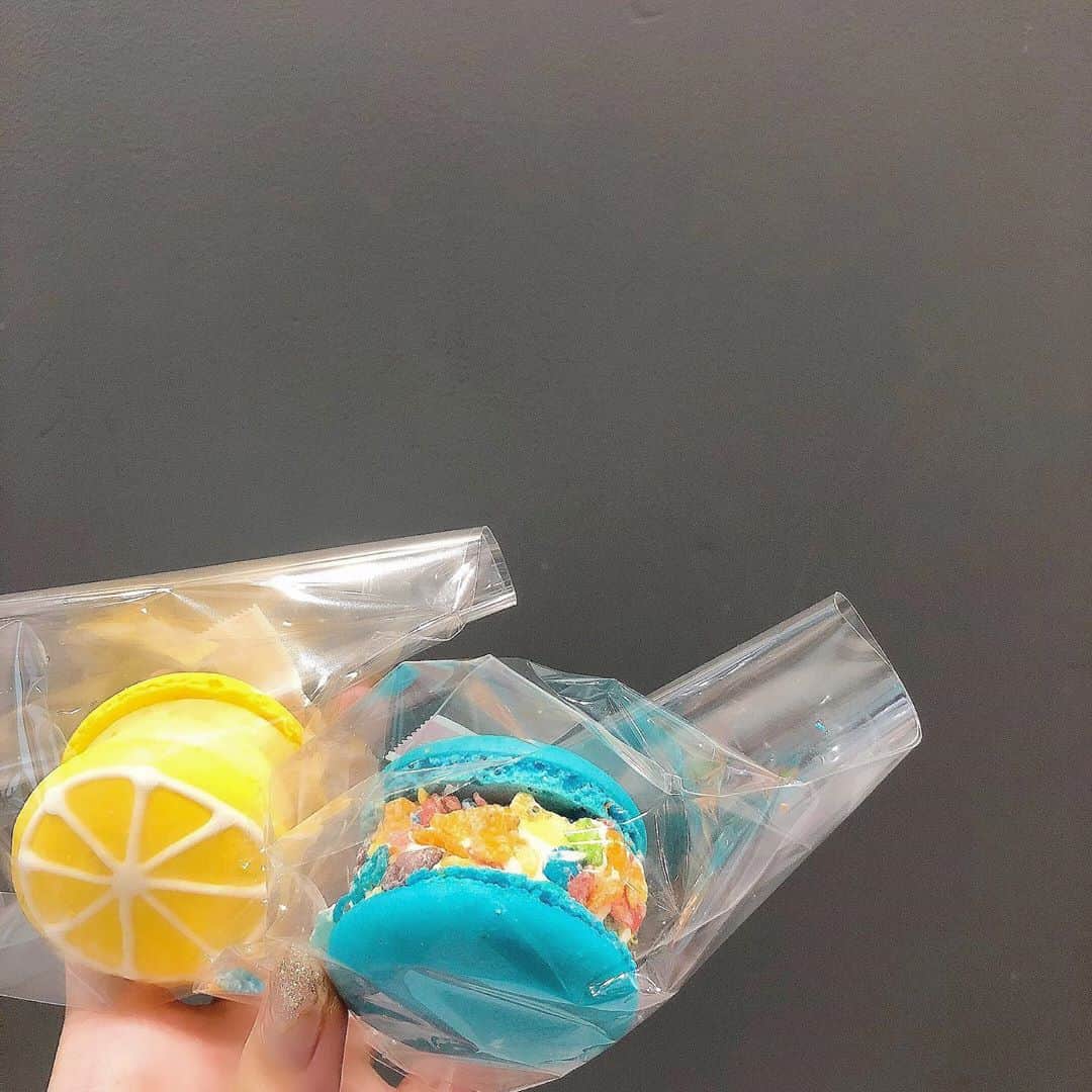 yuu__aaaのインスタグラム：「. . トゥンカロンすきー♡！！ . はい.そろそろダイエット本気出します頑張ります🐷😰 . . 玄米食復活しよーっと . . #トゥンカロン#マカロン#韓国カフェ #スイーツ#ダイエット宣言#ダイエット」