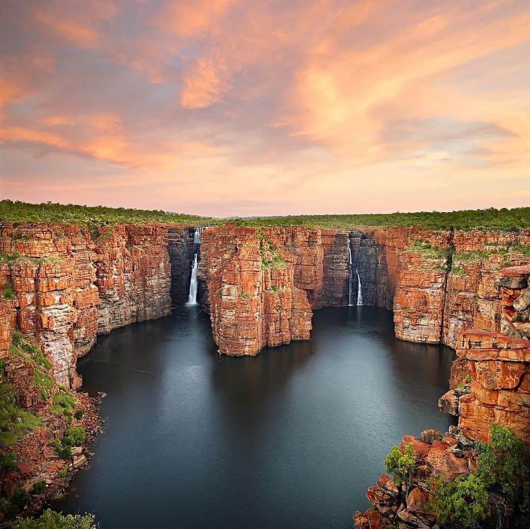 Australiaさんのインスタグラム写真 - (AustraliaInstagram)「Shhh - the King George Falls are whispering ancient stories. Can you hear them? Captured beautifully here by @christianfletcher_gallery, these extraordinary twin #waterfalls are @westernaustralia’s tallest. The King George River is of great cultural significance to the local Balanggarra people, for whom the falls are the male and female Wunkurr (Rainbow Serpents). It’s best to plan well ahead if you’re keen to visit this remote part of @australiasnorthwest, which is best accessed by scenic flight or multi-day cruise from nearby #Kununurra. #seeaustralia #thisisWA #wanderoutyonder #australiasnorthwest #magickimberley」7月13日 20時00分 - australia