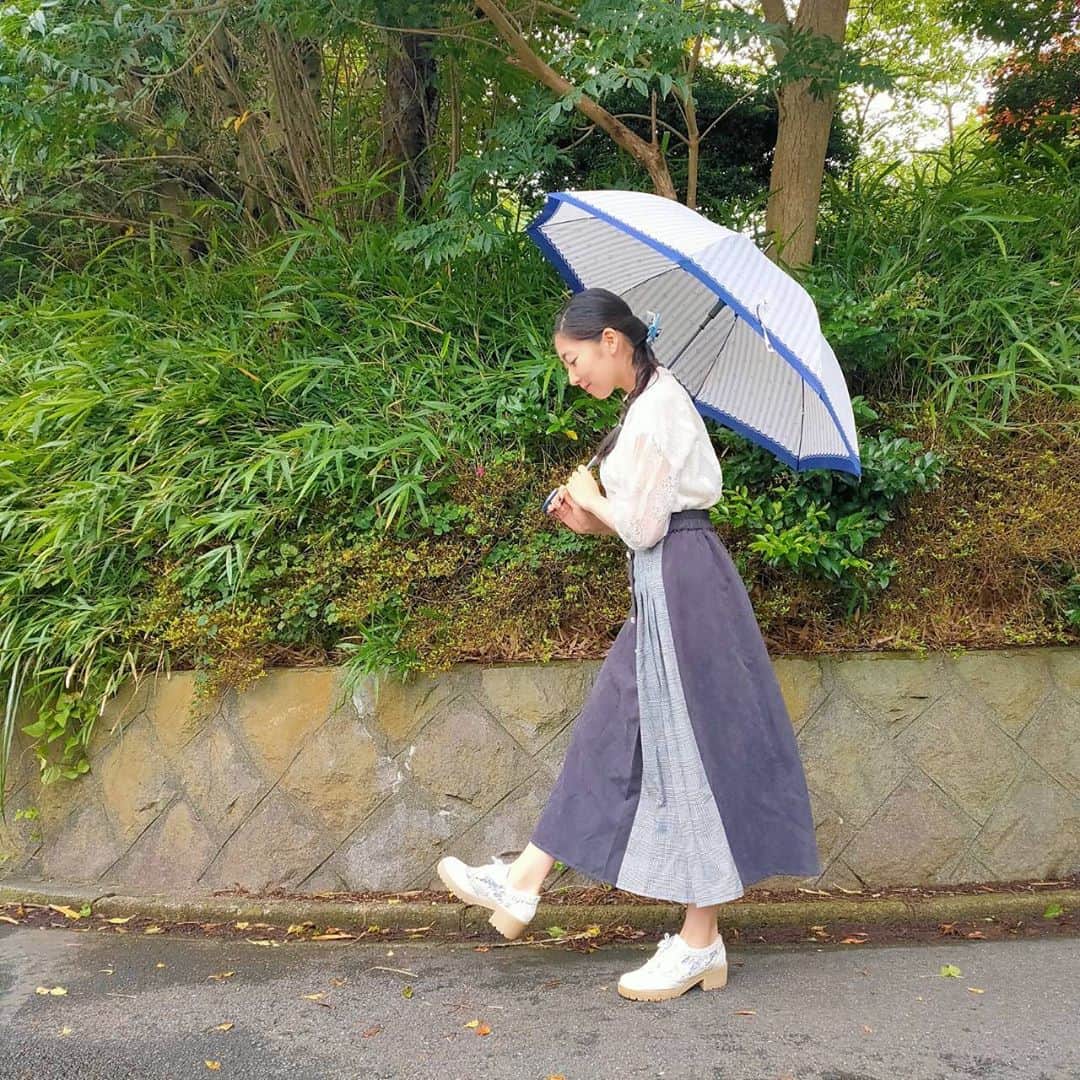 歌倉千登星さんのインスタグラム写真 - (歌倉千登星Instagram)「毎日雨続きで、 傘が必需品ですね☔️  雨は好きだけど、 今年の梅雨はちょっといただけないかなぁ…なんて。  #photography #雨の日コーデ #雨 #おでかけ #傘 #女子大生 #キャンパスクイーン #スペースクラフト #フォロワー募集中 #歌倉千登星の映えない日常」7月13日 19時55分 - chitose_kagura