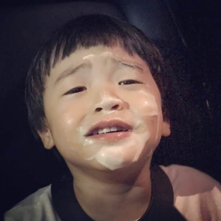 つるの剛士さんのインスタグラム写真 - (つるの剛士Instagram)「大切なこと、 4歳児の実態を把握すること。  #ソフトクリームを与えるのはやめたほうがよい #振り向いたらこうなってた  #しゃっちょ」7月13日 19時56分 - takeshi__tsuruno