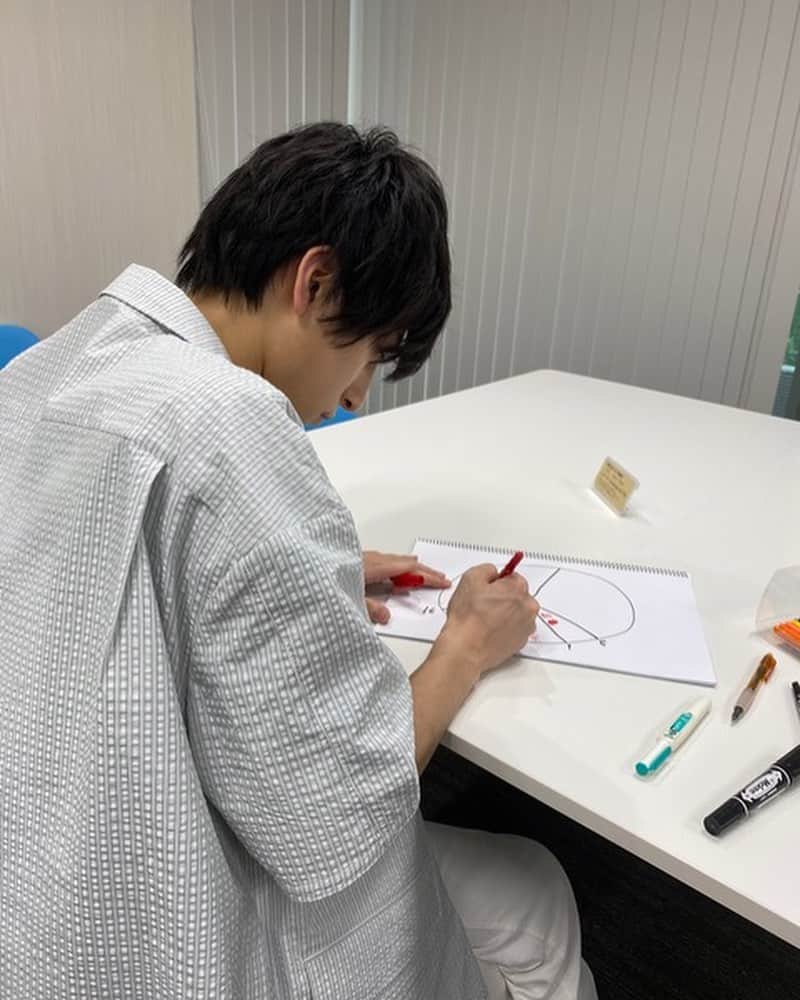 岡田翔大郎のインスタグラム：「お知らせです。 . . . 7月16日発売の『Star Creators! Summer 2020』に曽田陵介君と一緒に載せていただきました . たくさん対談させていただいたので、是非チェックしてみてください👀」