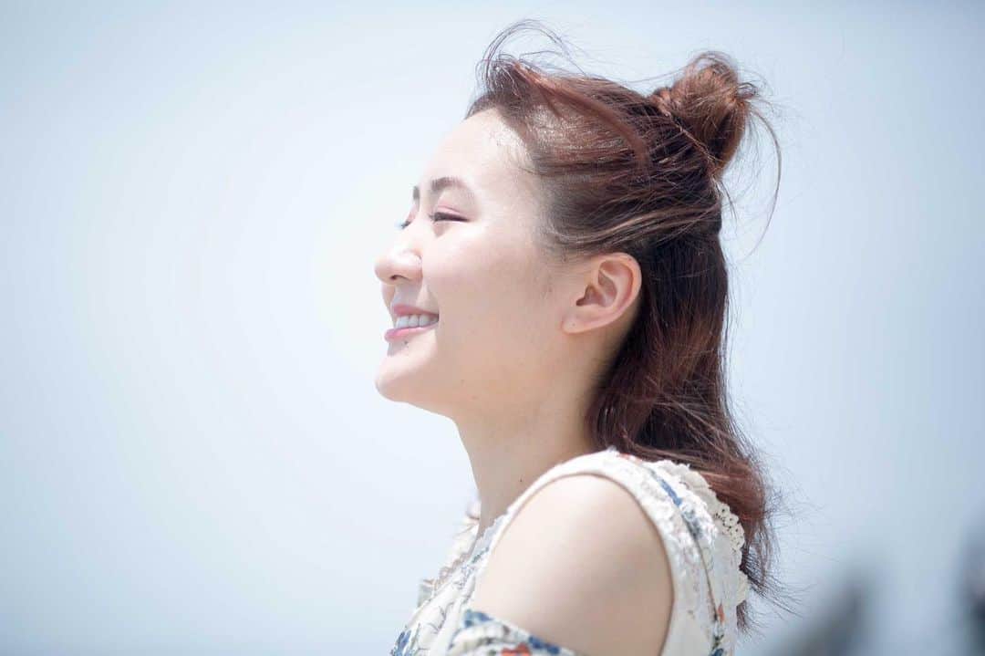 依東杏奈のインスタグラム：「この写真すごい好き。💓  #cm待ってます 笑」