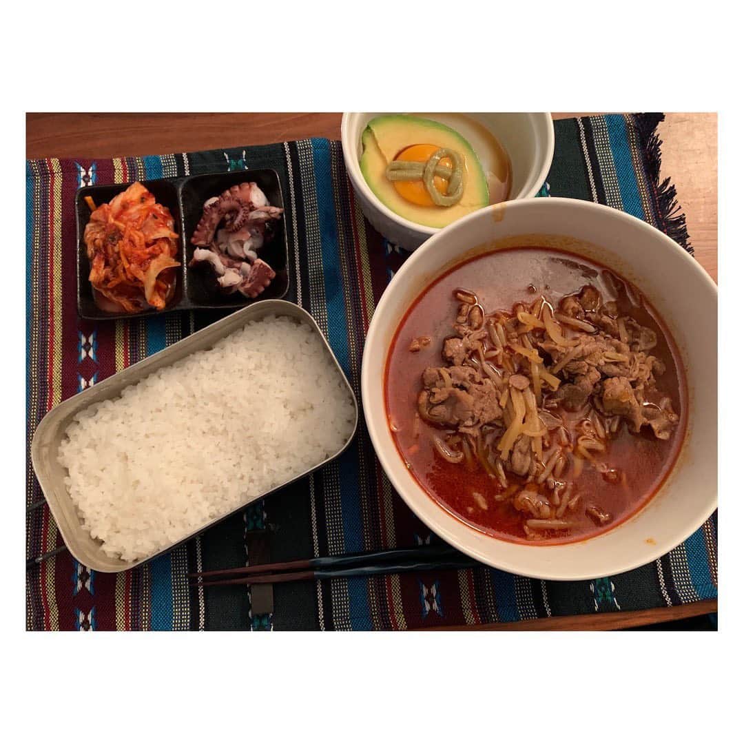 長田成哉のインスタグラム：「「ユッケジャンスープ作ってる間にタコつまみ食いしすぎて小皿になってしまった」  #個人的な自炊の記録」