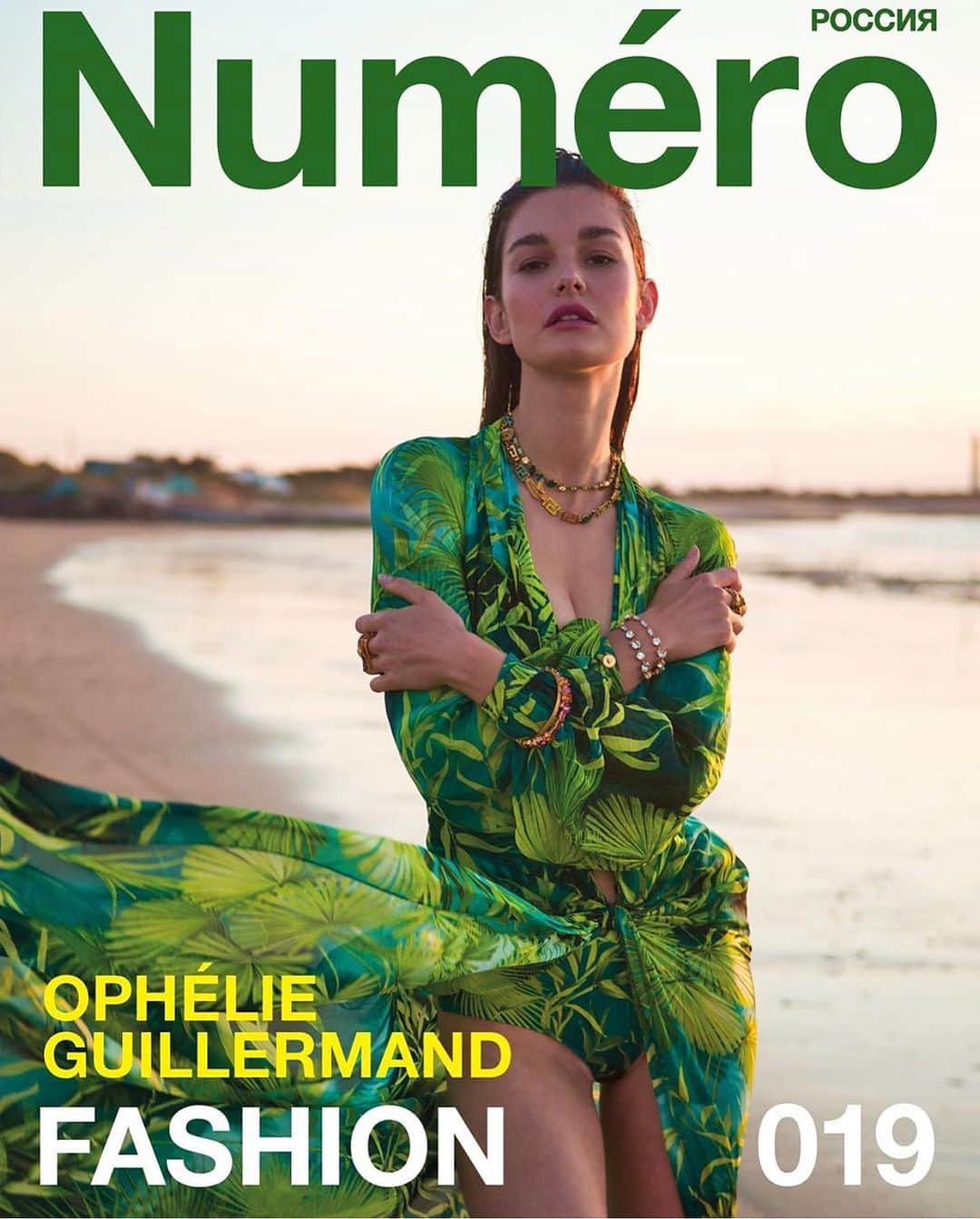 OPHELIEさんのインスタグラム写真 - (OPHELIEInstagram)「Wearing the #iconic @jlo ‘s @versace dress 🔥🔥🔥 for the Cover of @numero_russia !!! First shoot out of quarantine & back full force 💣 ! Thanks to the fantastic team @thierno_sy_natty @bb_casting @raphaelnicolasdc @celine.bourreau @stevenbastos__ @simon_chossier @odilejimenezmua ❤️👏🏼」7月13日 20時13分 - ophelieguillermand