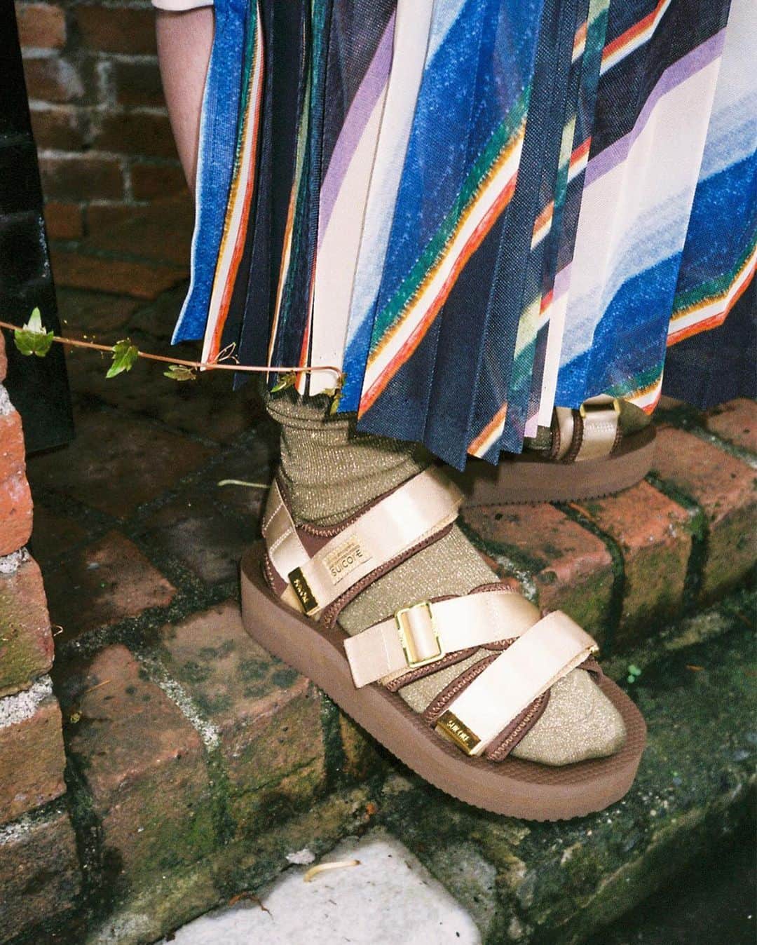 ビームスさんのインスタグラム写真 - (ビームスInstagram)「Styling with my favorite summer sandals. by Ray BEAMS & BEAMS BOY  @b___mag アクティブシーンからタウンユースまで大活躍！  この夏履きたいサンダルを、ビームススタッフのおすすめのコーディネートと共にご紹介。 機能性に特化したスポーツサンダルや、スタイリングのアクセントになるサンダルに注目です！  #raybeams #レイビームス #beamsboy #ビームスボーイ #beams #ビームス #sandals #サンダル #styling #スタイリング #coordination #コーディネート」7月13日 20時14分 - beams_official
