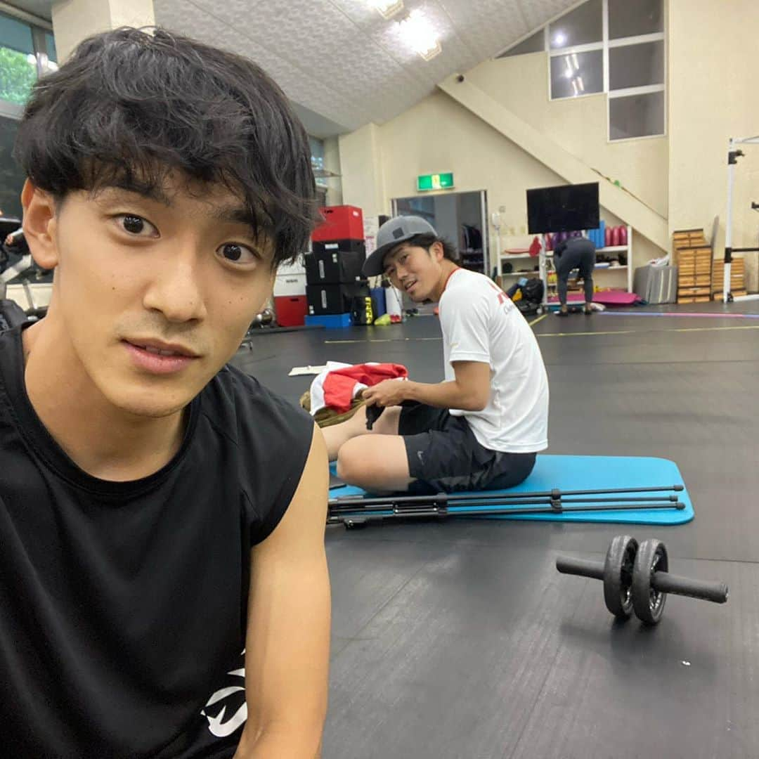 渡邊啓太さんのインスタグラム写真 - (渡邊啓太Instagram)「＊ After weight training 😎 with Yoshi-san :) ・ さっぱりと！✂︎ 良い刺激が入って、よく眠れそう。笑 ・ ・ #ショートトラック #アスリート #トレーニング #ウエイトトレーニング  #athlete #athletelife  #training #weight」7月13日 20時22分 - kwatanabe18