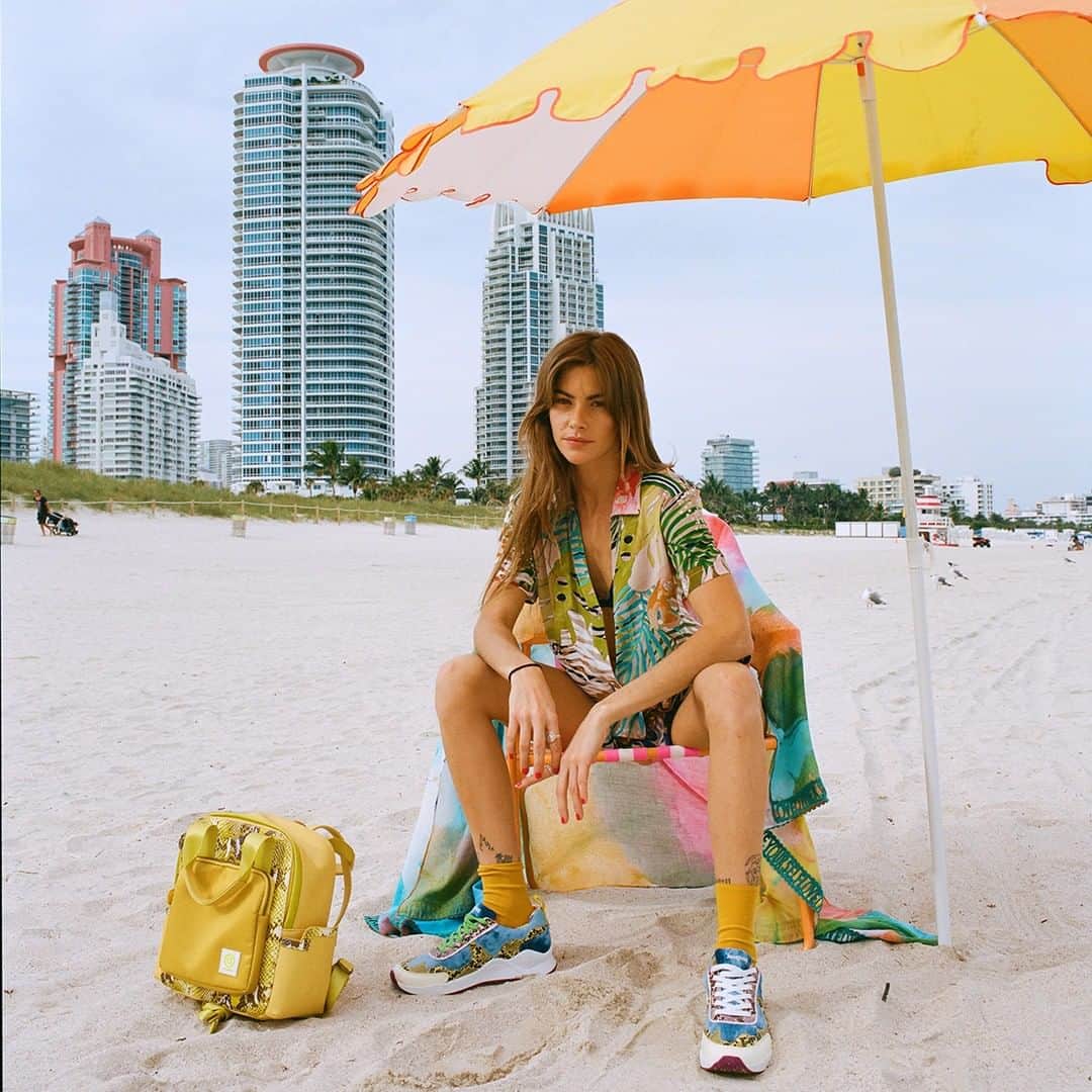 デシグアルのインスタグラム：「Life is better at the #beach (even on grey days). 😌」