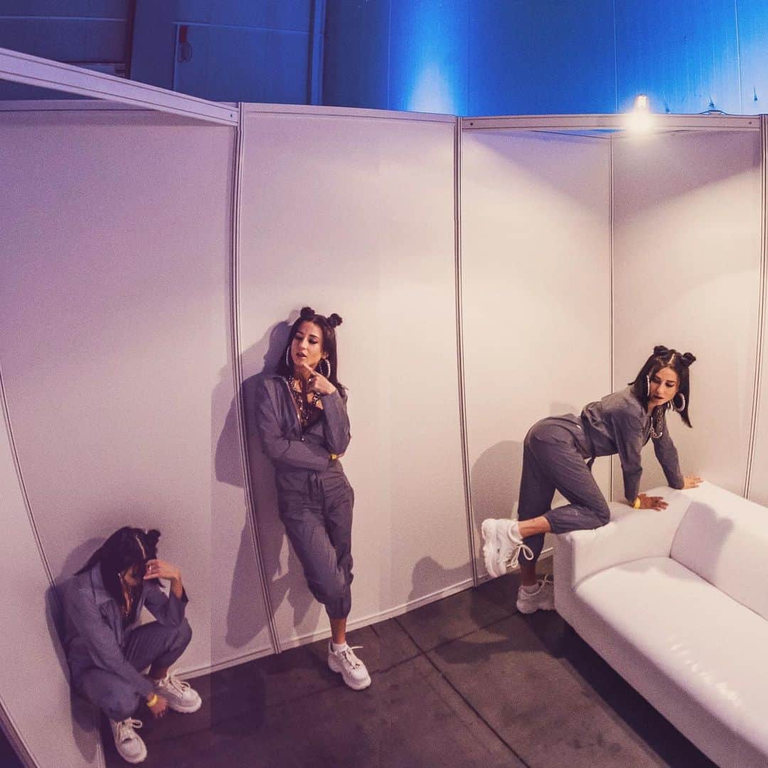 JUICY Mさんのインスタグラム写真 - (JUICY MInstagram)「what’s your mood today? Comment with emojis 👇  ......................... Mine is 🤸🏻‍♂️🏄🏻‍♀️」7月13日 20時33分 - djjuicym