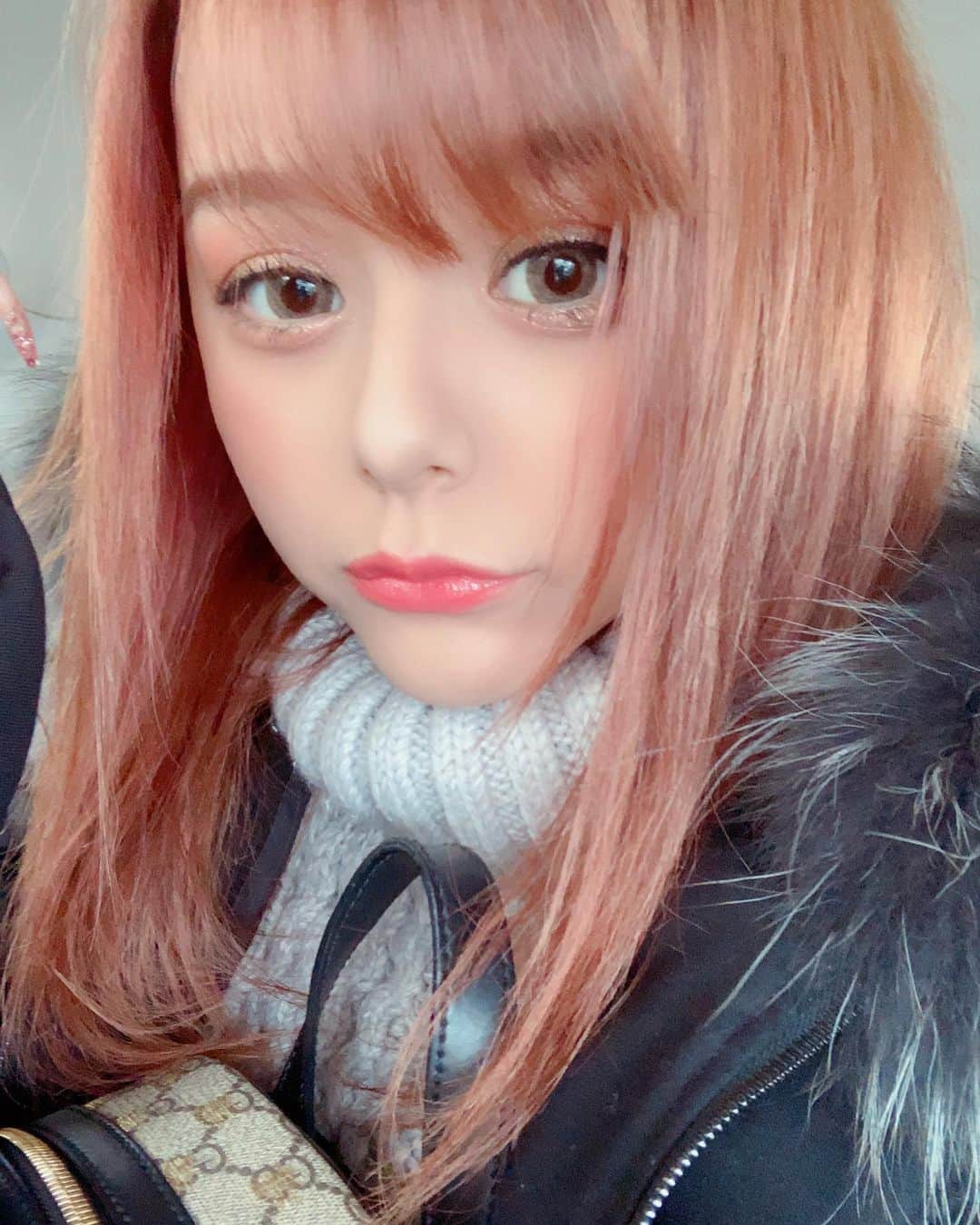 MIAのインスタグラム：「もう夏いいよ満足したから早く冬来て？ . . . #キャバ嬢 #キャバクラ#ハーフ #歌舞伎町 #すすきの#ミナミ #ショート #ショートヘア #ダンサー  #ショーパブ  #プリティーウーマン #プリティーウーマンみあ」
