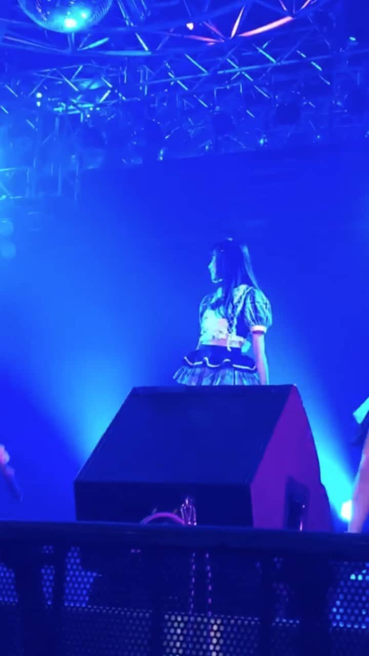 宮花もものインスタグラム：「純情ナイトフィーバーのライブ動画です。パフォーマンスの磨きかかった頃にまた新しいの更新します〜、これ見てライブ来た気になって楽しんでね☺️明日もファイトやで〜」