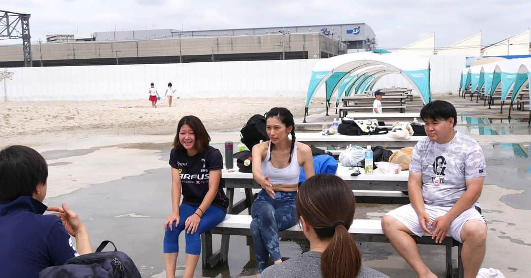 矢原里夏さんのインスタグラム写真 - (矢原里夏Instagram)「👙🤾‍♀⛱️🤾‍♂️☀️﻿  We were interviewed by a handball magazine📸🎤  昨日は #ThetisTokyo 、スポーツイベントハンドボール @spoeve_handball の取材を受けました📸﻿ 暑い中お越し頂き感謝感謝（^人^）﻿ ﻿ International Handball Week has begun!!﻿ 《12th〜18th July》　﻿ 【#ハンドボール思い出 #写真コンテスト】﻿ ↓﻿ 7/12～18に@ihf_info による第1回「国際ハンドボール週間」があります。﻿ ﻿ これにあわせ、今年は各国で「 #handballweek 」のハッシュタグのもと、SNS企画を同時展開します。﻿ JHAでは『 #ハンドボール思い出 写真コンテスト 』を開催！﻿ ﻿ 現在、練習や試合がいつも通りにできない状態が世界中で続いていますが、一日でも早くまたハンドボールを楽しめる日が来るよう願いを込めて、ハンドボールの面白さが伝わるお気に入りの写真、ハンドボールを通じた汗と涙と友情の写真を共有しませんか？﻿ 優秀作品には記念品をご用意しています！﻿ ﻿ 7月12日（日）午前10時～16日正午12時、TwitterとInstagramで参加受付です。﻿ 詳しくはJHAホームページをご確認ください。﻿ ﻿ https://t.co/fhejxOWHK3?amp=1﻿ ﻿ ---------------------------------------﻿ わたくし【審査員】を務めさせて頂きます（^人^）どしどしご応募ください📸﻿ ﻿ 審査員の作品は審査対象にはなりませんが、写真を撮るのも好きなので私も投稿していきますねっ♡﻿ ﻿ #handball #ハンドボール #beachhandball #ビーチハンドボール#handballweek #handballjp  #ハンドボール思い出 #ビーチ #summer」7月13日 20時51分 - rika_yahara