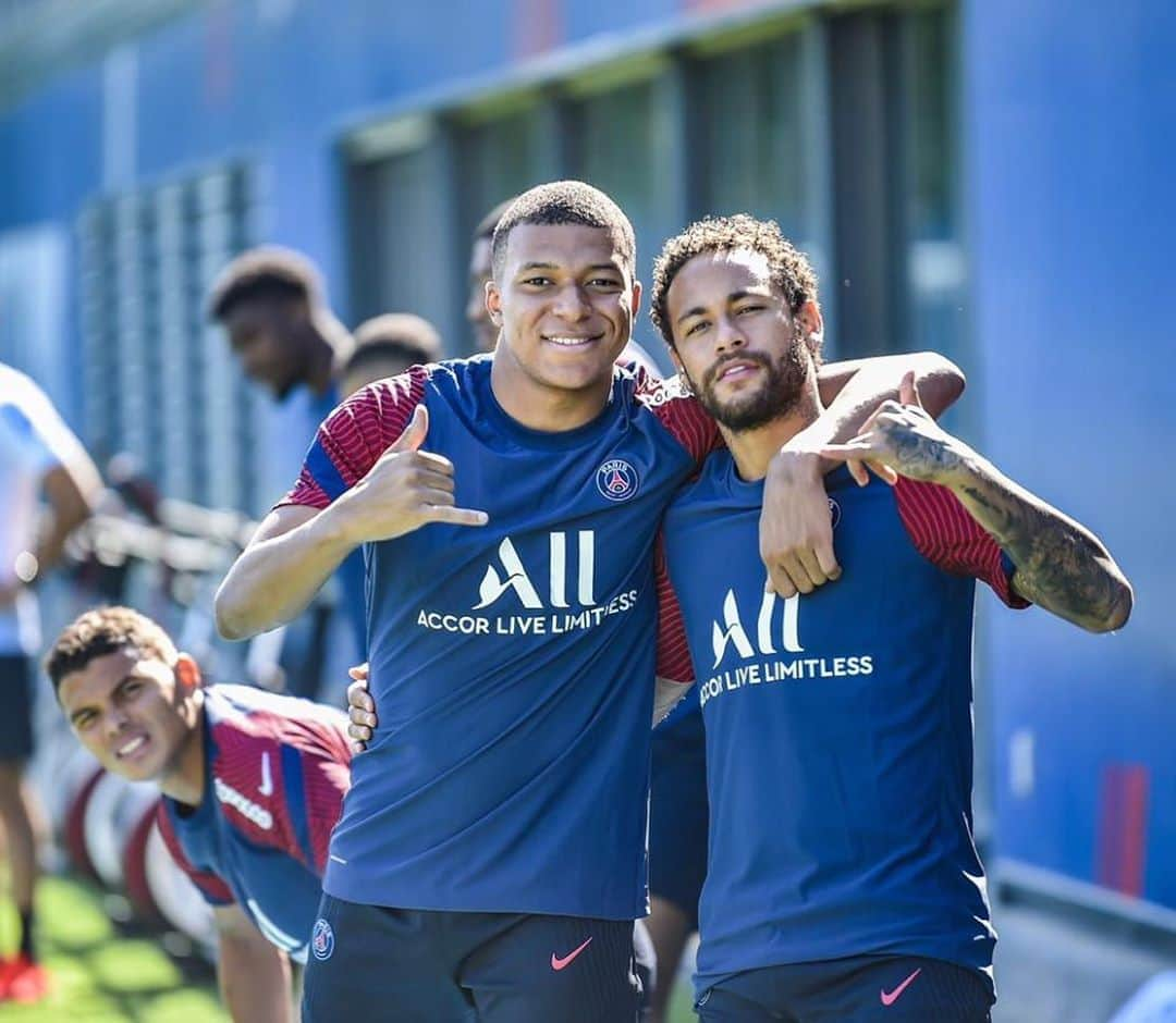 ネイマールさんのインスタグラム写真 - (ネイマールInstagram)「Training today 🤙🏽」7月13日 21時01分 - neymarjr