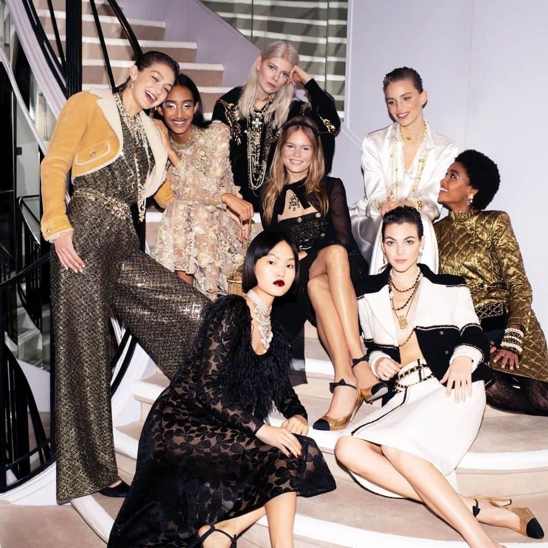 のインスタグラム：「The Paris – 31 rue Cambon 2019/20 Métiers d’art collection, now in boutiques, celebrates CHANEL’s everlasting codes and allure.   #CHANELMetiersdart #CHANEL @Le19M #Le19M @MaisonDesrues #Desrues @Maison_Lemarie #MaisonLemarie @Lesage #Lesage @Massaro_Paris #Massaro @Goossens_Paris #Goossens @Causse_Gantier #CausseGantier @MelodieMcDaniel @PanHaowen @Vittoria @GigiHadid @BlesnyaMinher @AnnaEwers @Mona_Tougaard @Ola_quetal @RebeccaLongendyke」