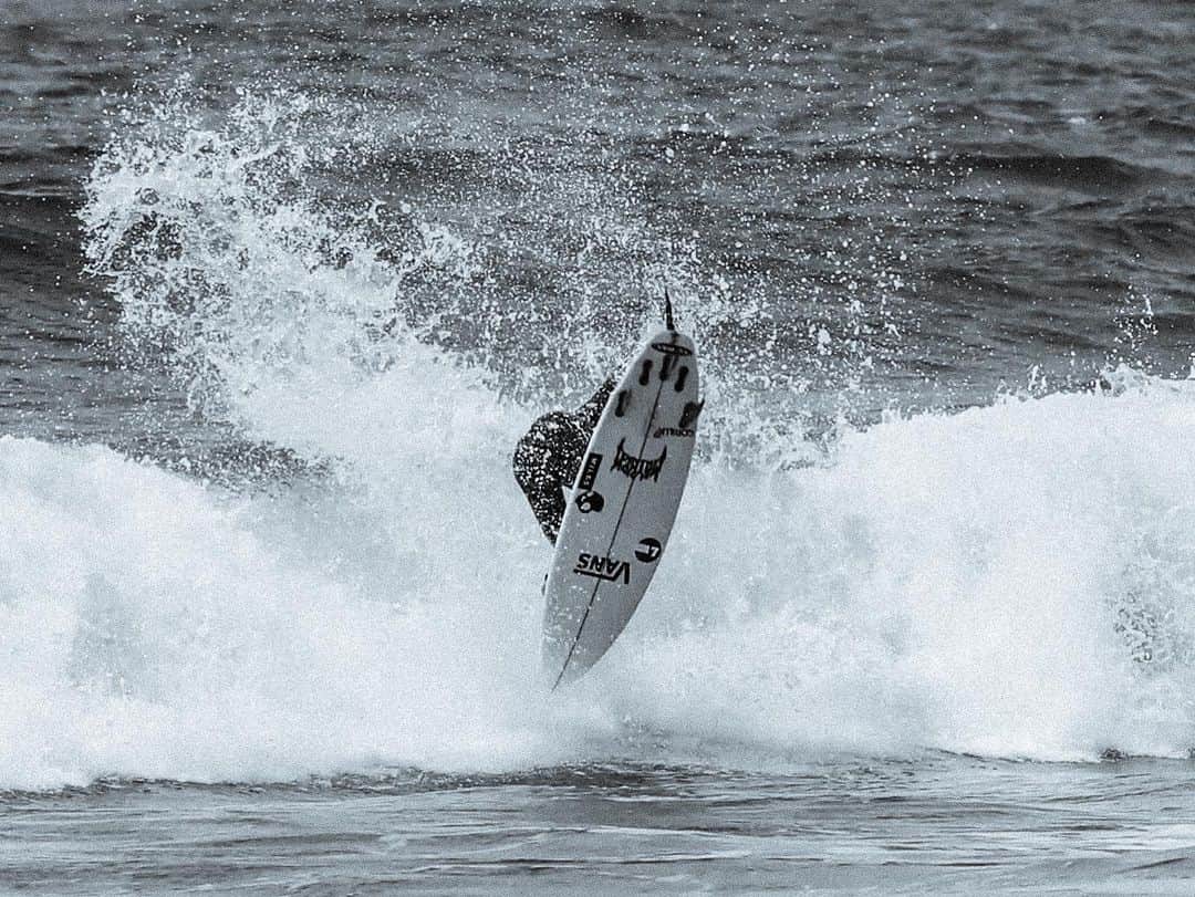 湯川正人のインスタグラム：「休憩、少し質問返しします🪐  #vans #skullcandy #lostsurfboards #surf」