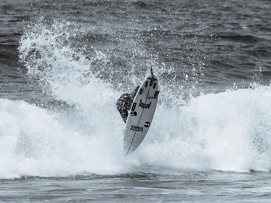 のインスタグラム：「休憩、少し質問返しします🪐  #vans #skullcandy #lostsurfboards #surf」