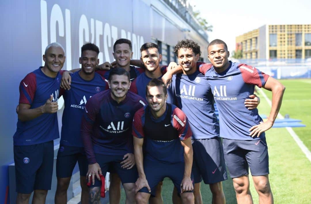 のインスタグラム：「❤️💙 @psg」