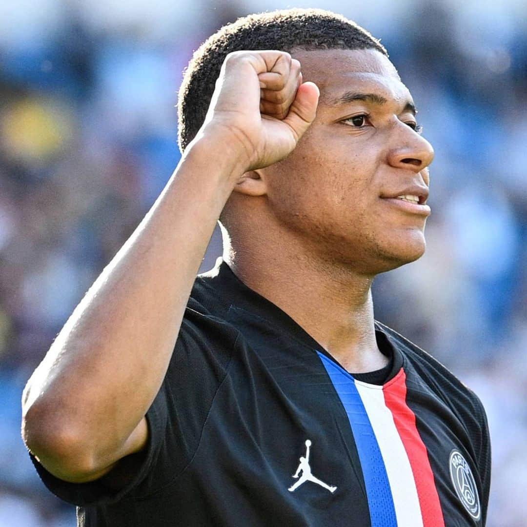 UEFAチャンピオンズリーグさんのインスタグラム写真 - (UEFAチャンピオンズリーグInstagram)「🔴🔵 Describe Kylian Mbappé using emoji only...  #UCL #Paris #mbappé」7月13日 20時59分 - championsleague