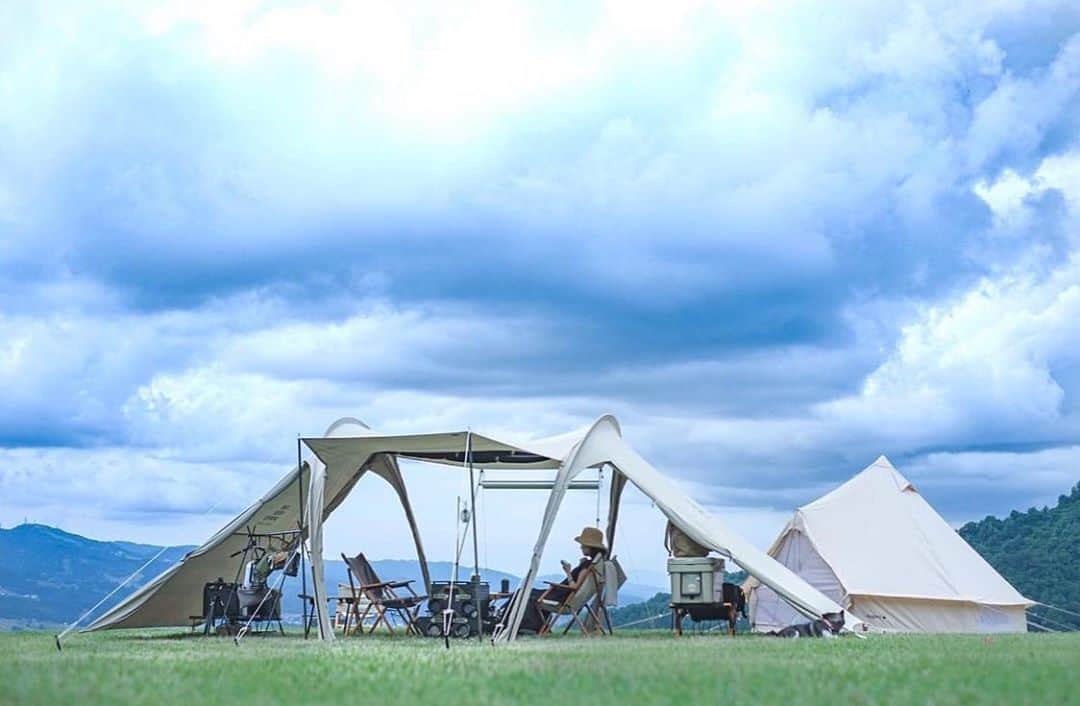 CAMP_HACKさんのインスタグラム写真 - (CAMP_HACKInstagram)「ノルディスクの「アスガルド」と並んでいるのは、TFS tentsの「YOTO PLUS」。サイドパネルを開ければタープのように開放的で、気持ち良い風を感じられます。 . . from CAMP HACK . CAMP HACKであなたのキャンプライフを取材します！ 『#camphack取材』を付けて投稿！ . Photo by @____cafeeee_anoba さん . #camp #camping #camphack #outdoorlife #outdoor #trip #travel #japan #followme #weekend #travelling #outdoorgirl #family #familytrip #キャンプ #アウトドア #キャンプ道具 #キャンプ初心者 #家族 #外遊び #自然 #キャンプ場 #お出かけ」7月13日 21時00分 - camp_hack