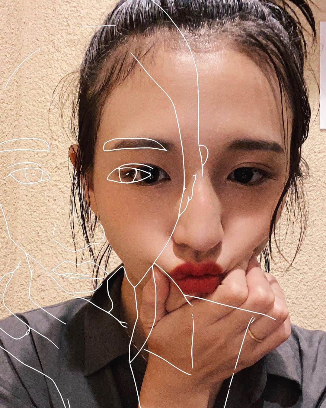 のインスタグラム：「😗😚」