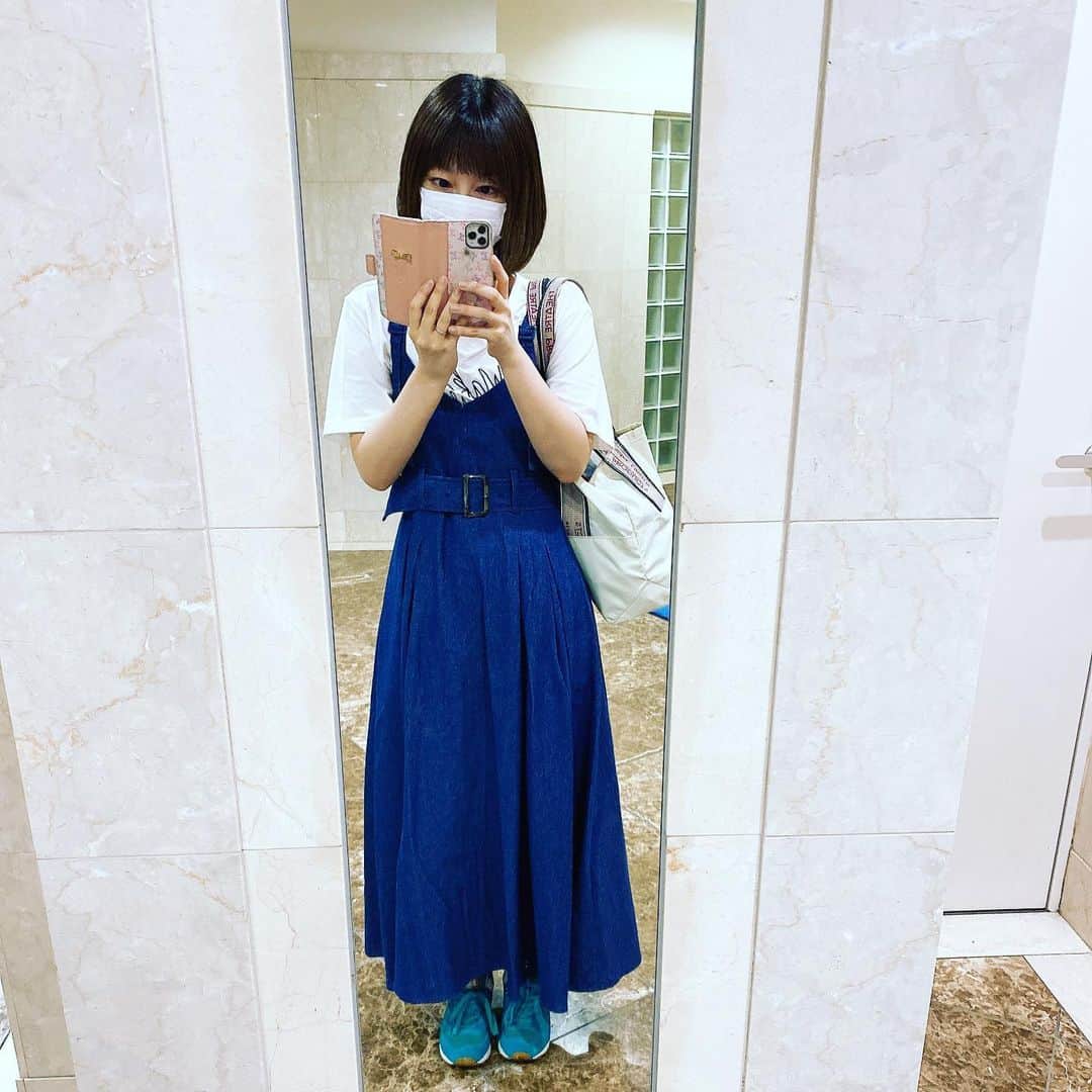 ヒラヤマンのインスタグラム：「昨日のしふく。どこの服やったっけ？笑　デニムのスカート大好き♡」