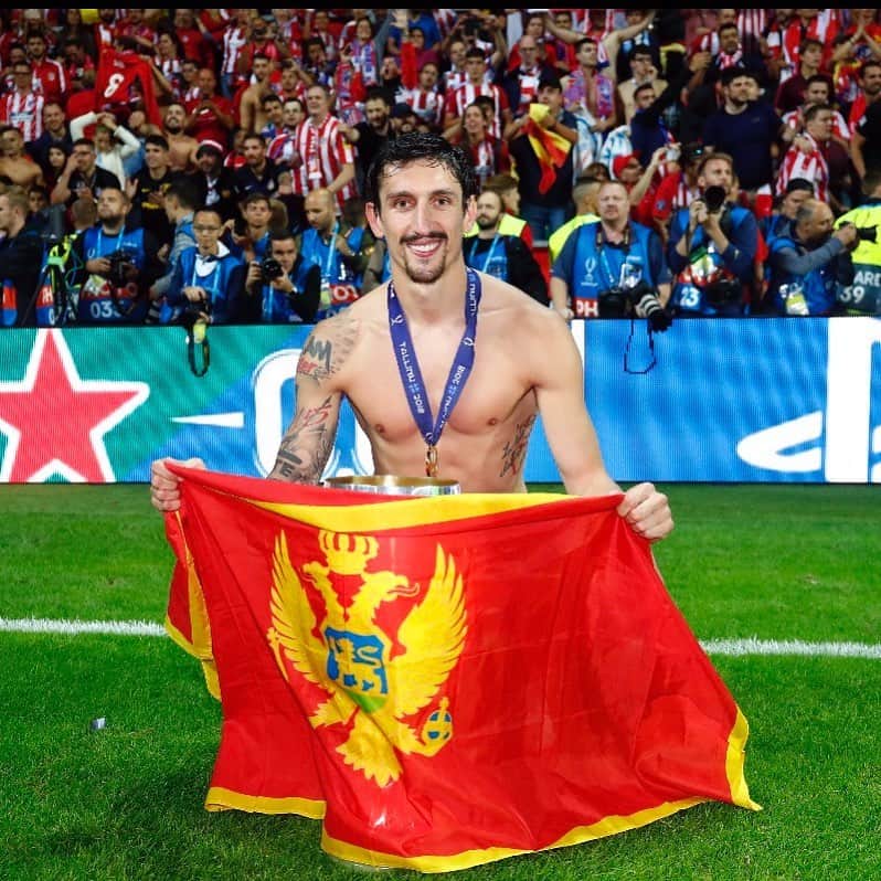 ステファン・サヴィッチのインスタグラム：「Ko te jednom u zivotu vidi,taj ne moze a da te ne voli ! 🇲🇪❤️」