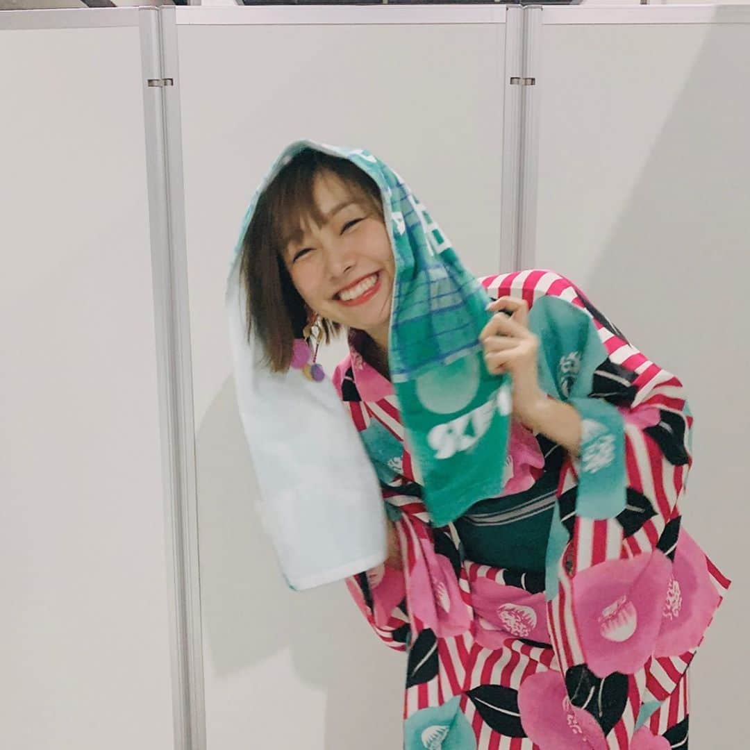 須田亜香里さんのインスタグラム写真 - (須田亜香里Instagram)「7月11.12日 #現地でオンライントーク会 @ AICHI SKY EXPO 二日間ありがとうございました❤️ まだ愛知のファンの方限定の参加条件でしたが、来てくださった方とも、まだお会いできていない方とも きっとこれ以上距離は離れることはないと希望が持てたイベントでした😌✨ エイベックスのスタッフの皆さん、頑張ってくださって本当に嬉しかった。SKEでよかった。 そしてファンの皆様の笑顔を見ていたら須田亜香里でよかった。と心から思えた！ 本当に本当にありがとう！！ また1ミリでも側へ行ける日を心待ちにしています💕 #現地でオンライントーク会 #SKE48 #ソーユートコあるよね #ジャケ写 #キーホルダー #可愛い #浴衣 #自前」7月13日 21時16分 - akarisuda