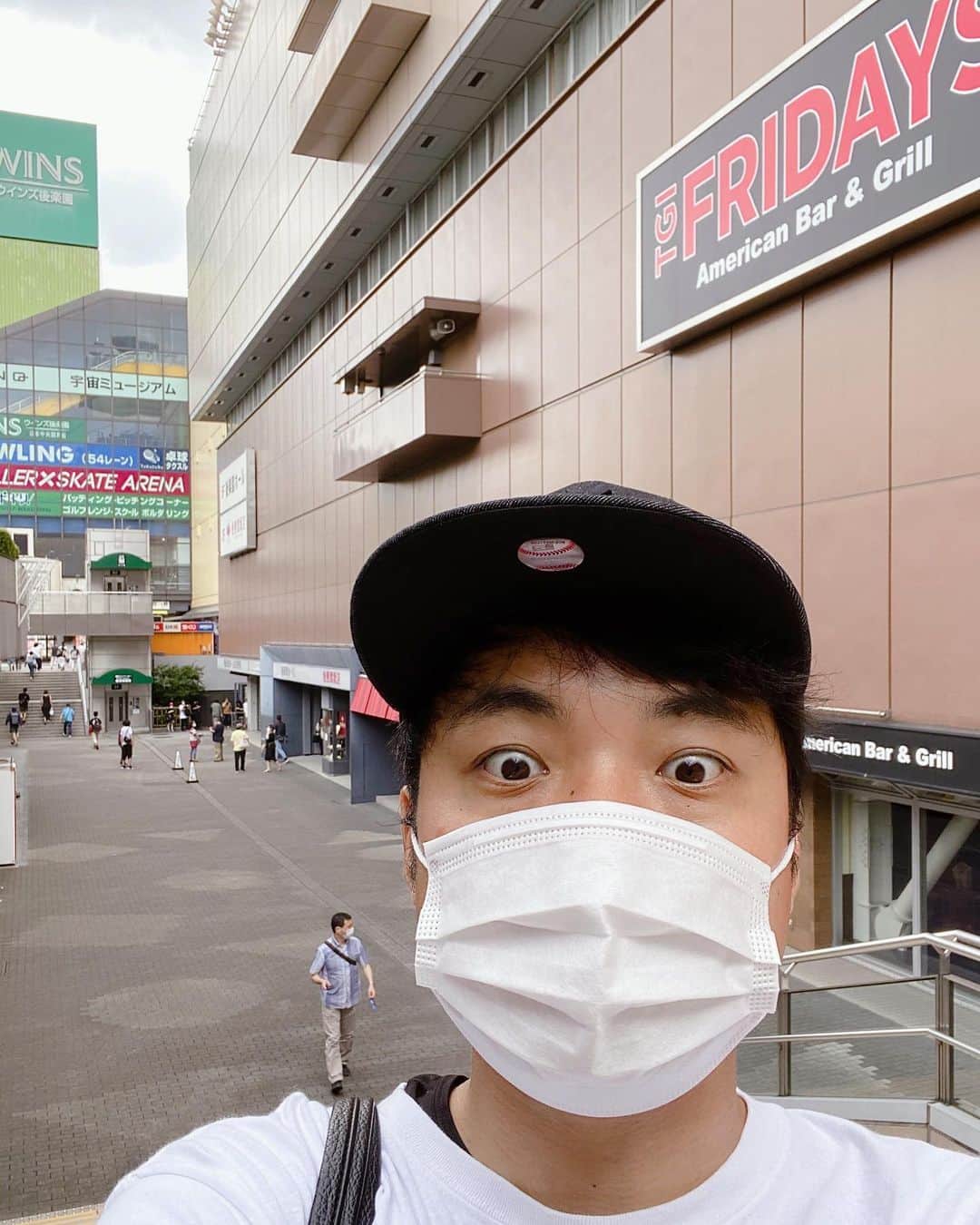 青木泰寛のインスタグラム：「約4ヶ月ぶりに 後楽園ホールにプロレスを観に行きました  しっかりと 検温 アルコール除菌をしての入場 ソーシャルディスタンスされた会場内  声援が送れないぶん 選手のみなさんの声や息遣いがリアルに聞こえました  本音を言えば満員の会場で観たい でも一歩ずつ！！  #bjw #後楽園ホール #レモンサワー飲みたいな」