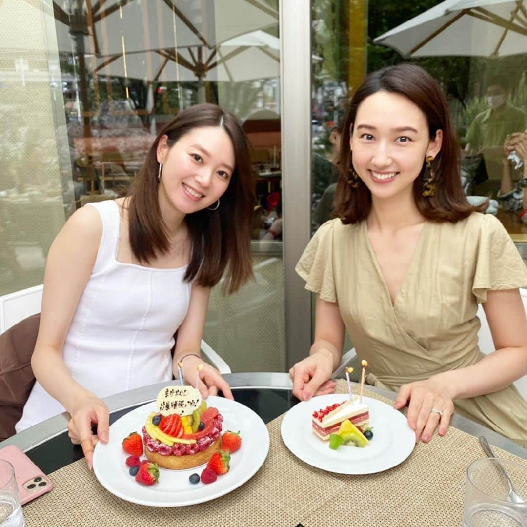 橋本まゆさんのインスタグラム写真 - (橋本まゆInstagram)「幸せすぎたランチ🌿﻿ ﻿ しおりちゃんとランチするつもりで﻿ 待ち合わせ場所に行ったらまさかのサプライズ😳😳😳だいすきな、皆んながいた😭  全然気付かなかったよ。﻿ 私の為にありがとう😭❤️﻿ ﻿ こうして久しぶりに会うと話が尽きないよね﻿ 楽しい時間はあっという間。﻿ あぁ幸せ❤️﻿ ﻿ そしてしおりちゃん、お誕生日おめでとう🎂﻿ プレートお願いしたのに何も書かれて無くてごめんね。﻿ ﻿ #ランチ#婦人会#感謝#サプライズ#マタニティ#マタニティライフ﻿」7月13日 22時02分 - macomyu