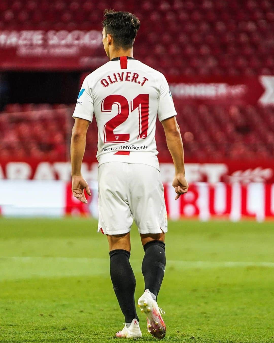 オリベル・トーレスのインスタグラム：「+3 equipo! Estamos más cerca del objetivo..Vamos @sevillafc 💪🏼」