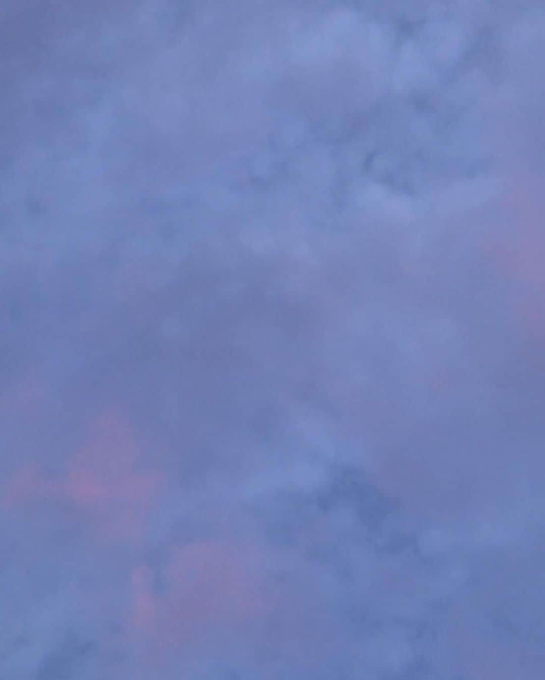 栗林藍希さんのインスタグラム写真 - (栗林藍希Instagram)「上を向くといい事がある。毎日、違う模様との出会いがある。」7月13日 21時57分 - ____aino