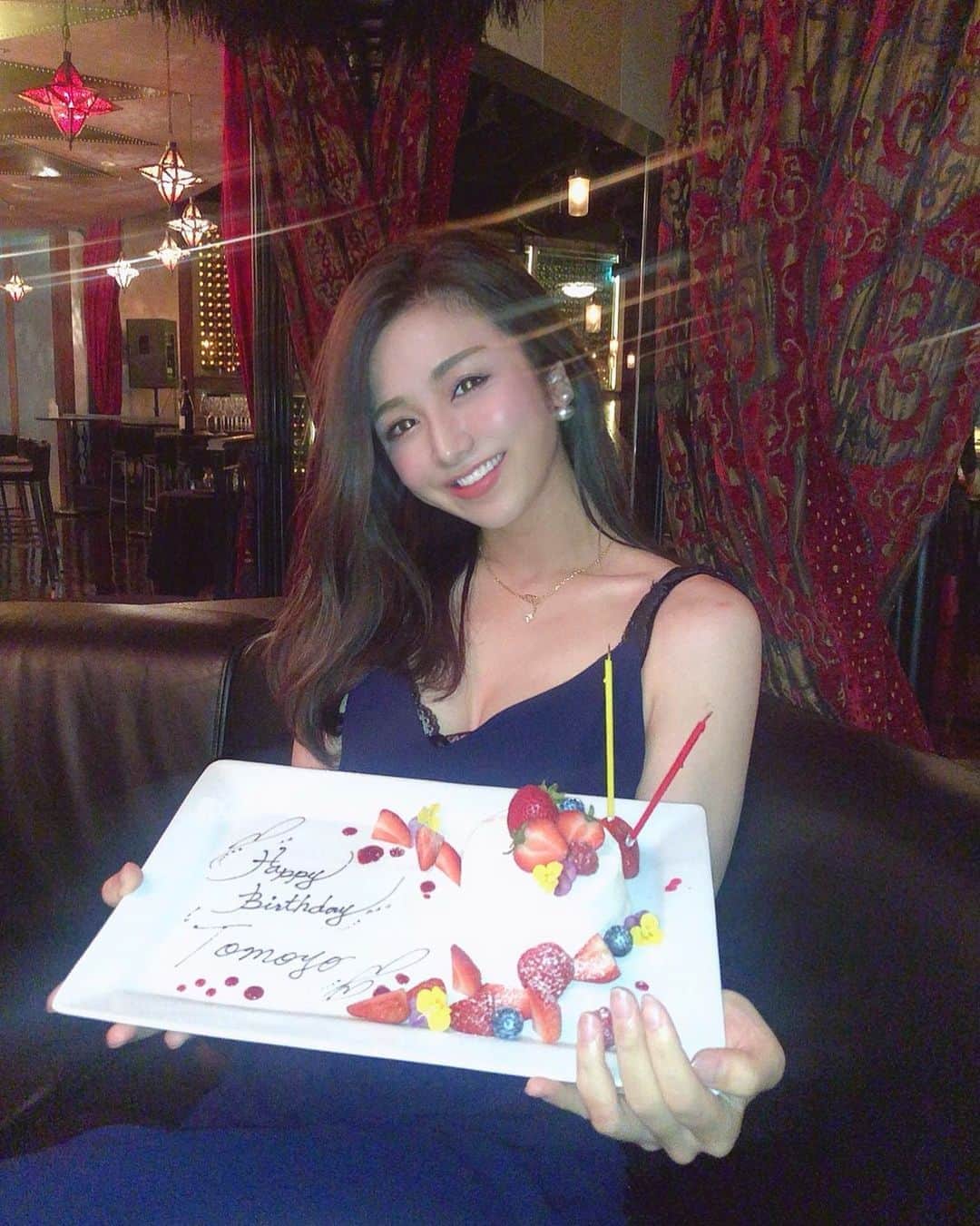 TOMOYOのインスタグラム：「幸せハムニダ🥺🥂💕 #大人の階段のーぼるー」