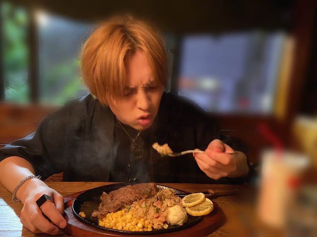 吉田仁人さんのインスタグラム写真 - (吉田仁人Instagram)「いつか食べた飯の写真。﻿ ﻿ ボリュームあってめちゃくちゃ美味かったわ。﻿ ﻿ #吉田仁人 #MILK」7月13日 22時04分 - yoshida_jinto_milk