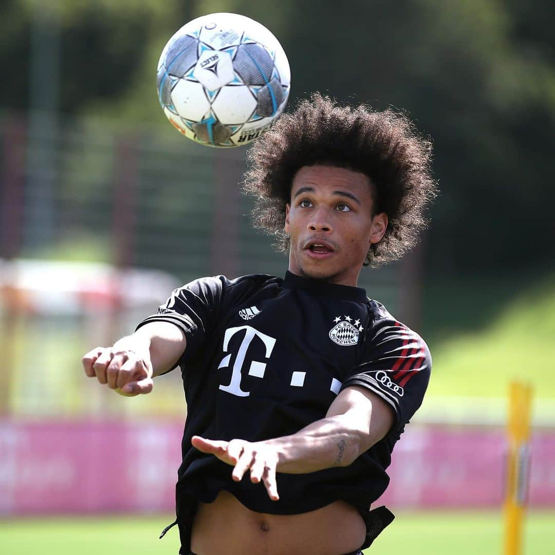 バイエルン・ミュンヘンさんのインスタグラム写真 - (バイエルン・ミュンヘンInstagram)「#ServusLeroy! 👋 @leroysane19 trains with #FCBayern for the first time! 🔴⚪ More info and photos 👉 https://fc.bayern/SaneTraining  #MiaSanMia #Training #Sané @n.suele #football」7月13日 22時05分 - fcbayern