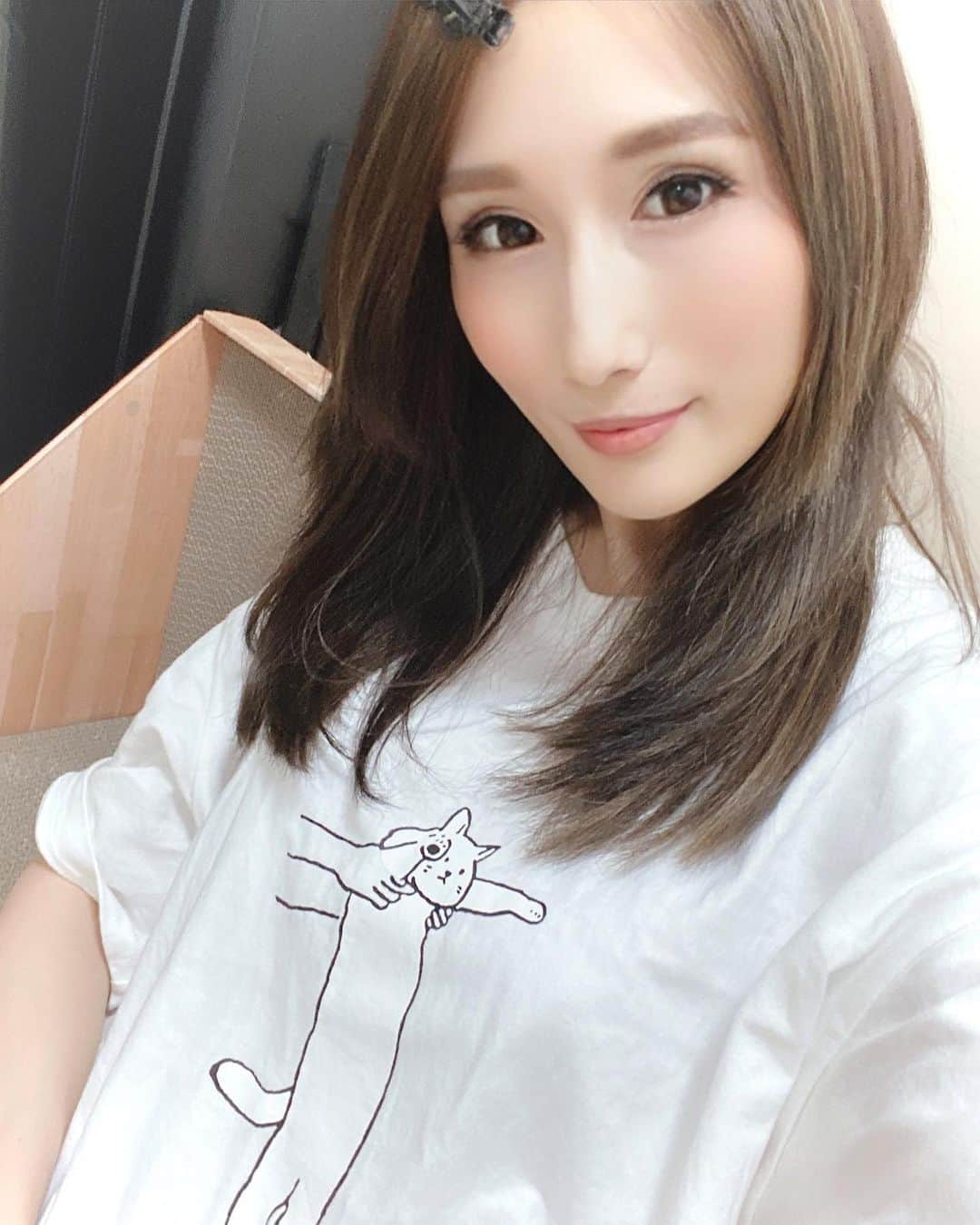 JULIAさんのインスタグラム写真 - (JULIAInstagram)「♡ Favorite picked cat T-shirt😊  最喜歡的貓咪T卹👌🏻😊」7月13日 22時28分 - julia_cmore_official