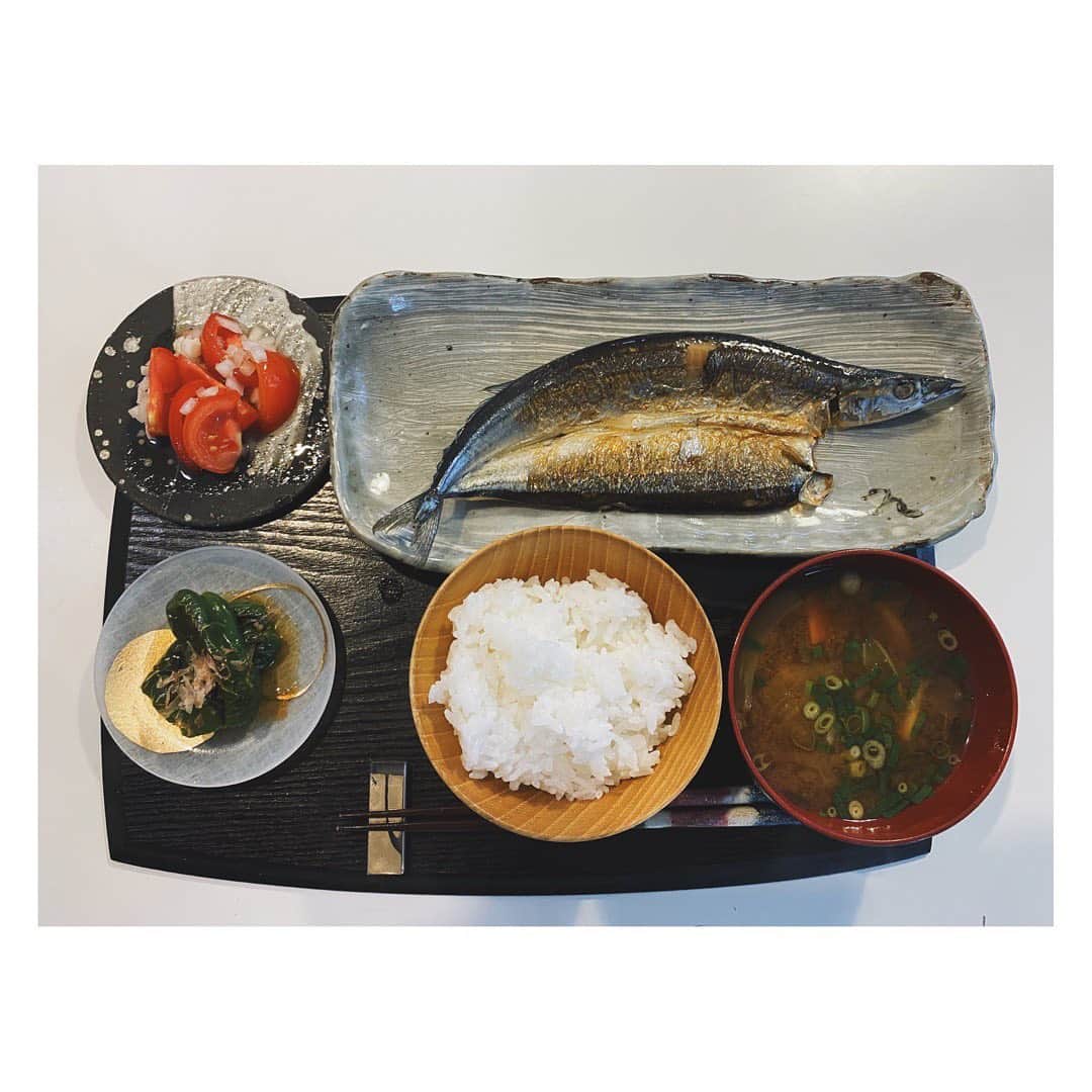 柏木作夢さんのインスタグラム写真 - (柏木作夢Instagram)「🐟 @nagi_meshi   #nagimeshi#dinner#foodporn#yum#秋刀魚#おうちごはん #tomato#salad#fish」7月13日 22時24分 - samukashiwagi