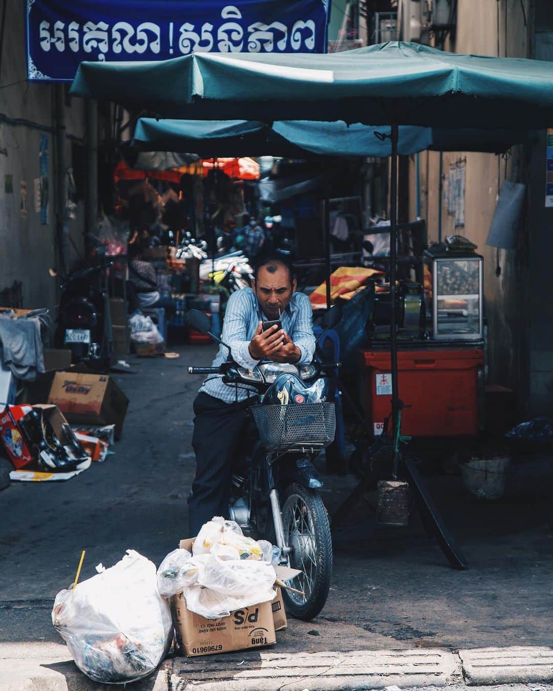 Shunsuke Miyatakeのインスタグラム：「Lazy Sunday afternoon, Phnom Penh, Cambodia」