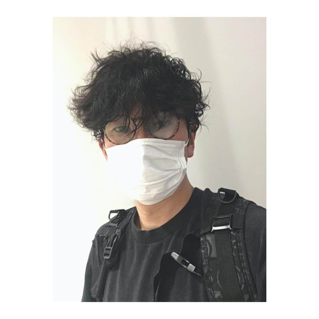 丸山智己さんのインスタグラム写真 - (丸山智己Instagram)「そう。役でパーマかけました  はじめてパーソナルトレーニングも  #モジャモジャ #パーマ　#ひさひざ」7月13日 22時46分 - tomomi.maruyama0327